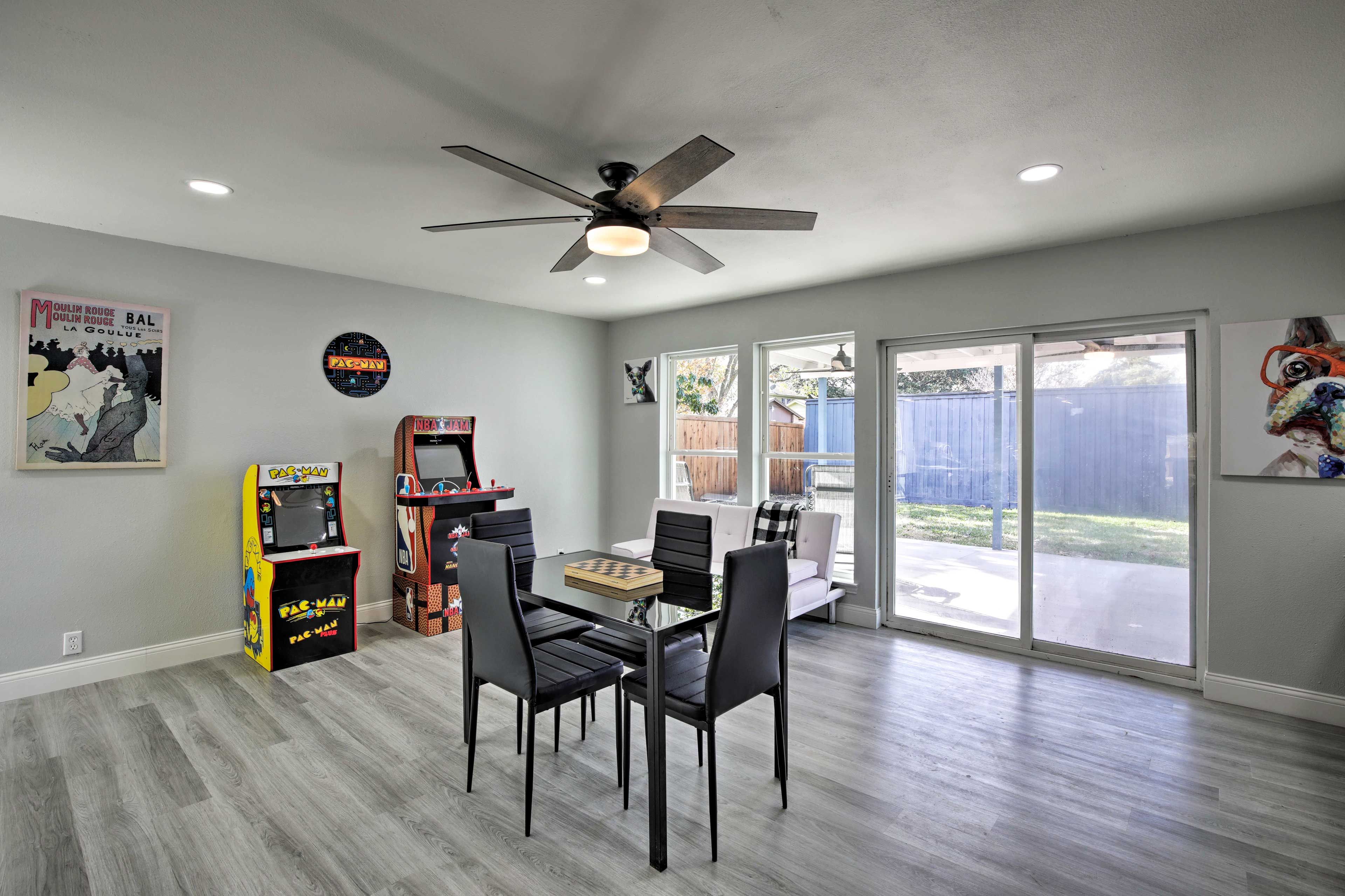 Game Room | Wet Bar | Arcade Games (Pac-Man & NBA Jam)