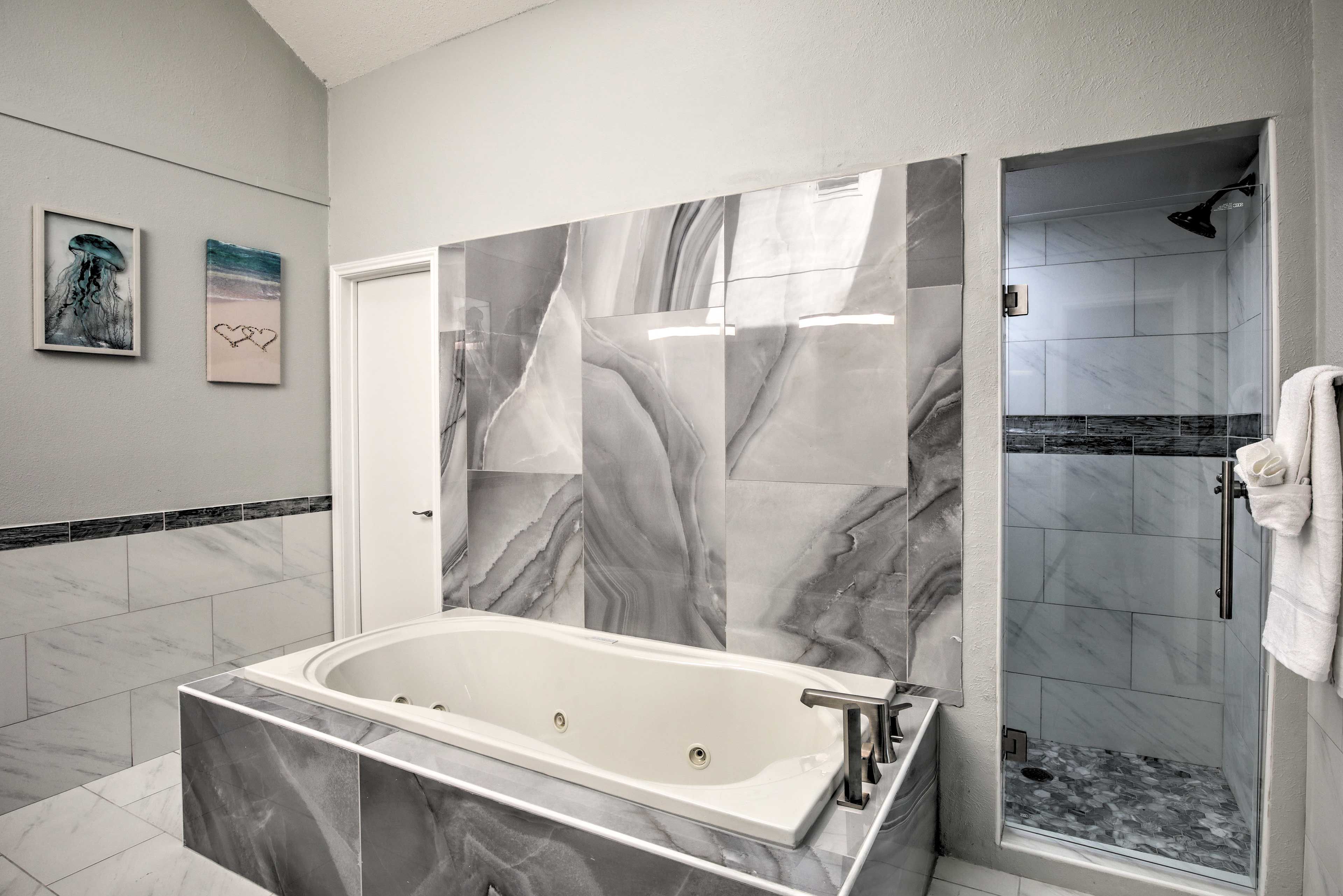 En-Suite Bathroom | Linens & Towels Provided