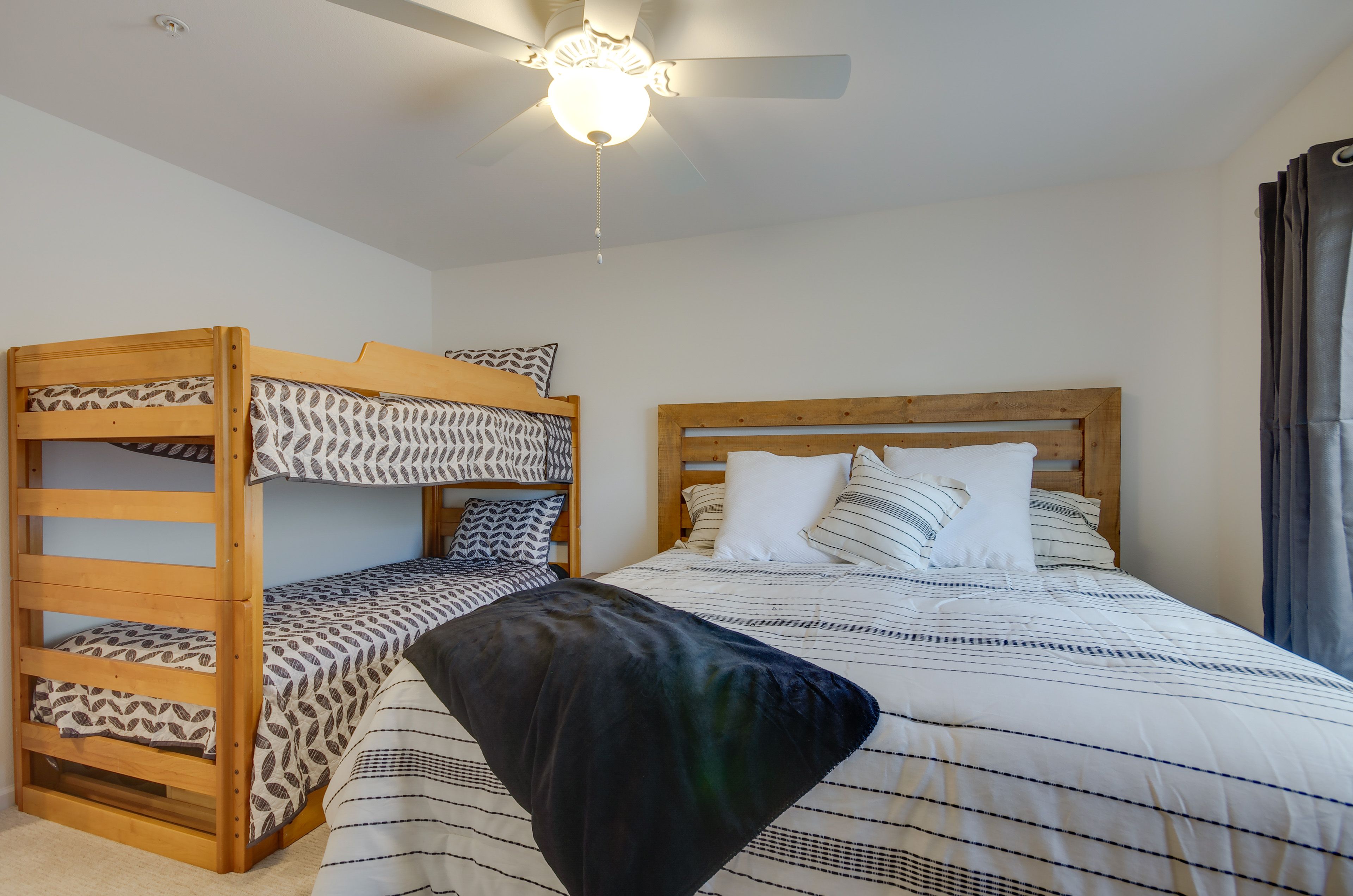 Bedroom 2 | King Bed | Twin Bunk Bed