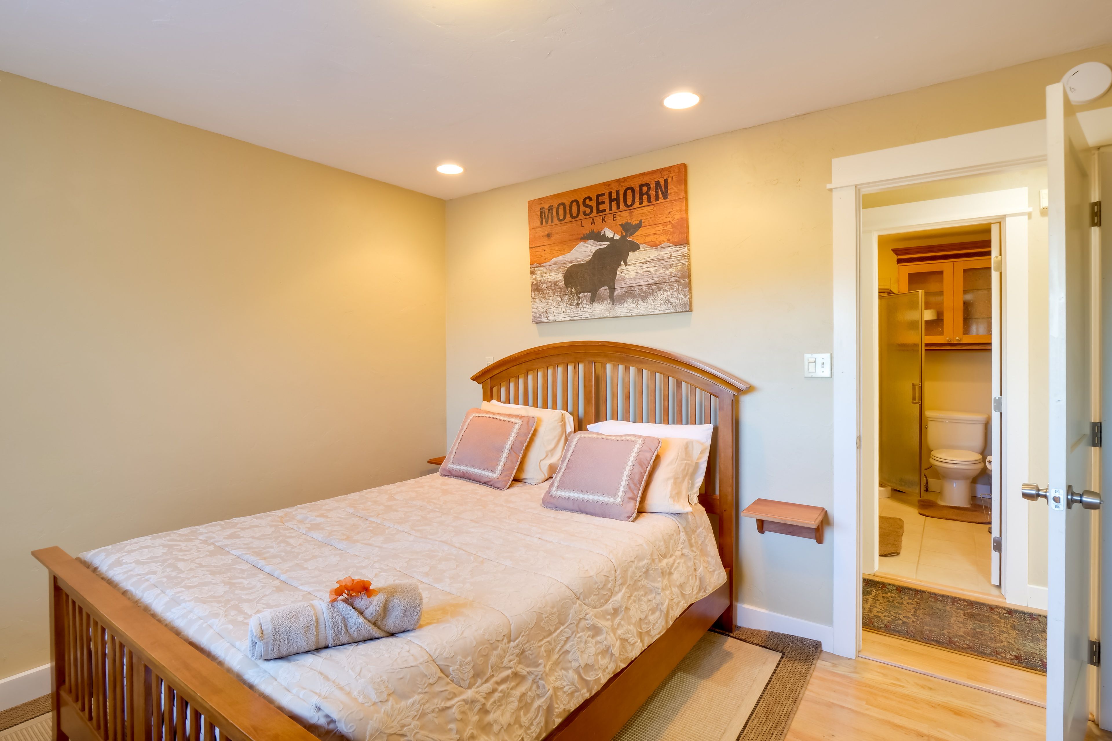Bedroom 2 | Queen Bed