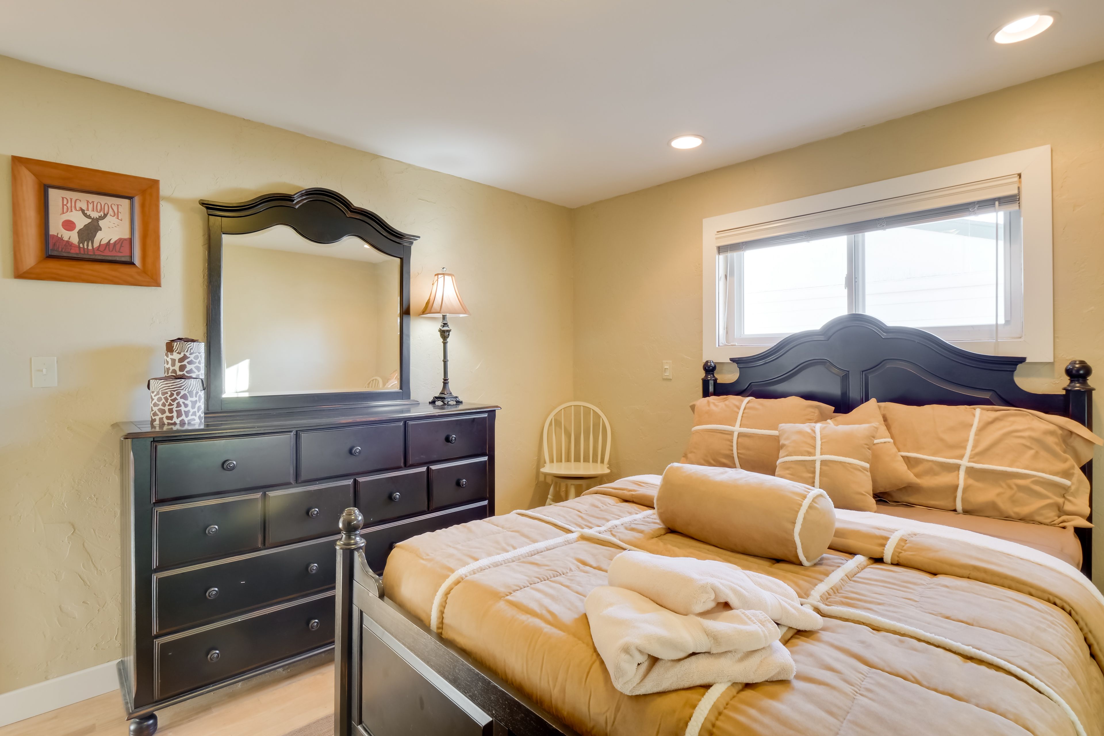 Bedroom 3 | Queen Bed