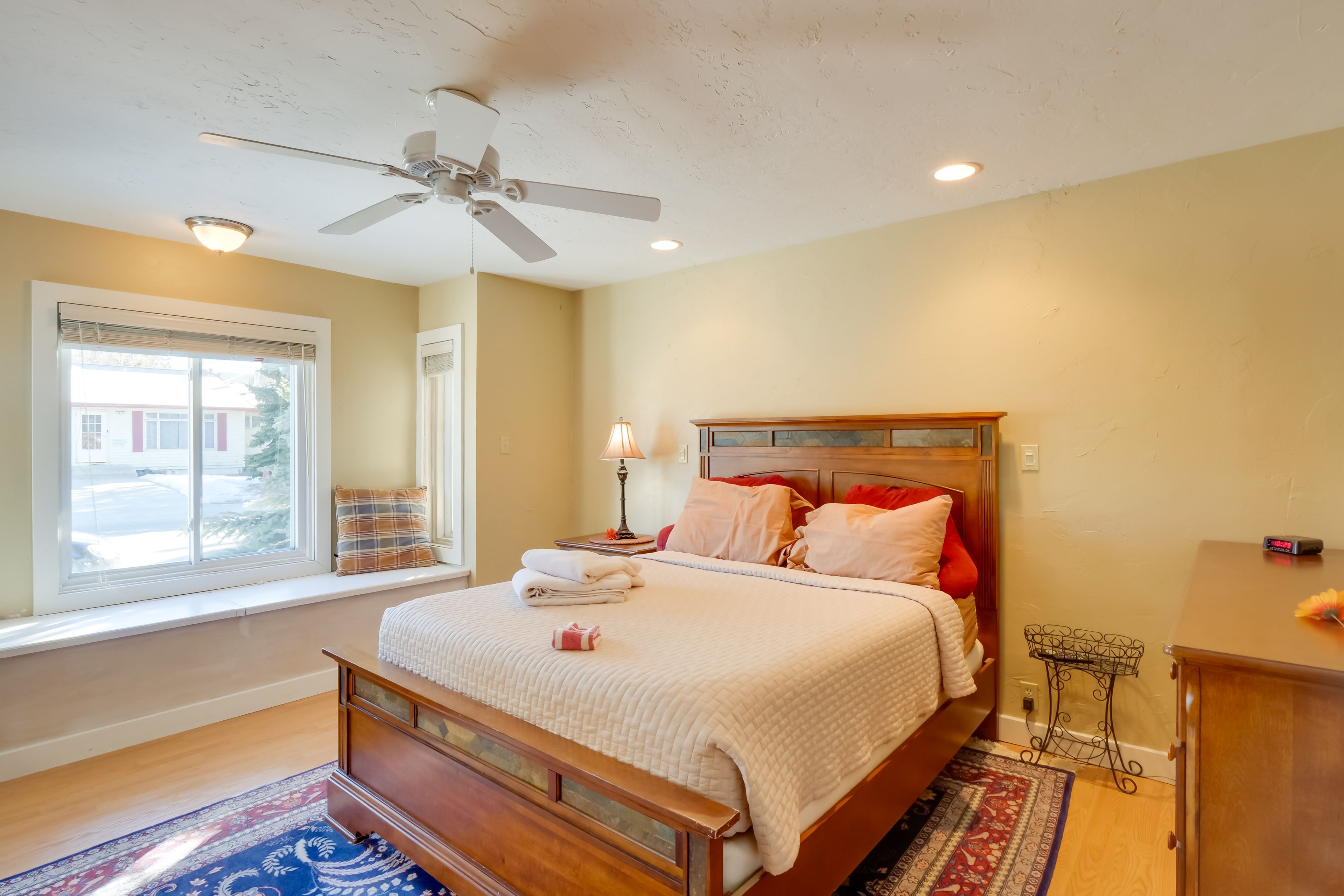 Bedroom 1 | Queen Bed | Linens Provided | En-Suite Bathroom