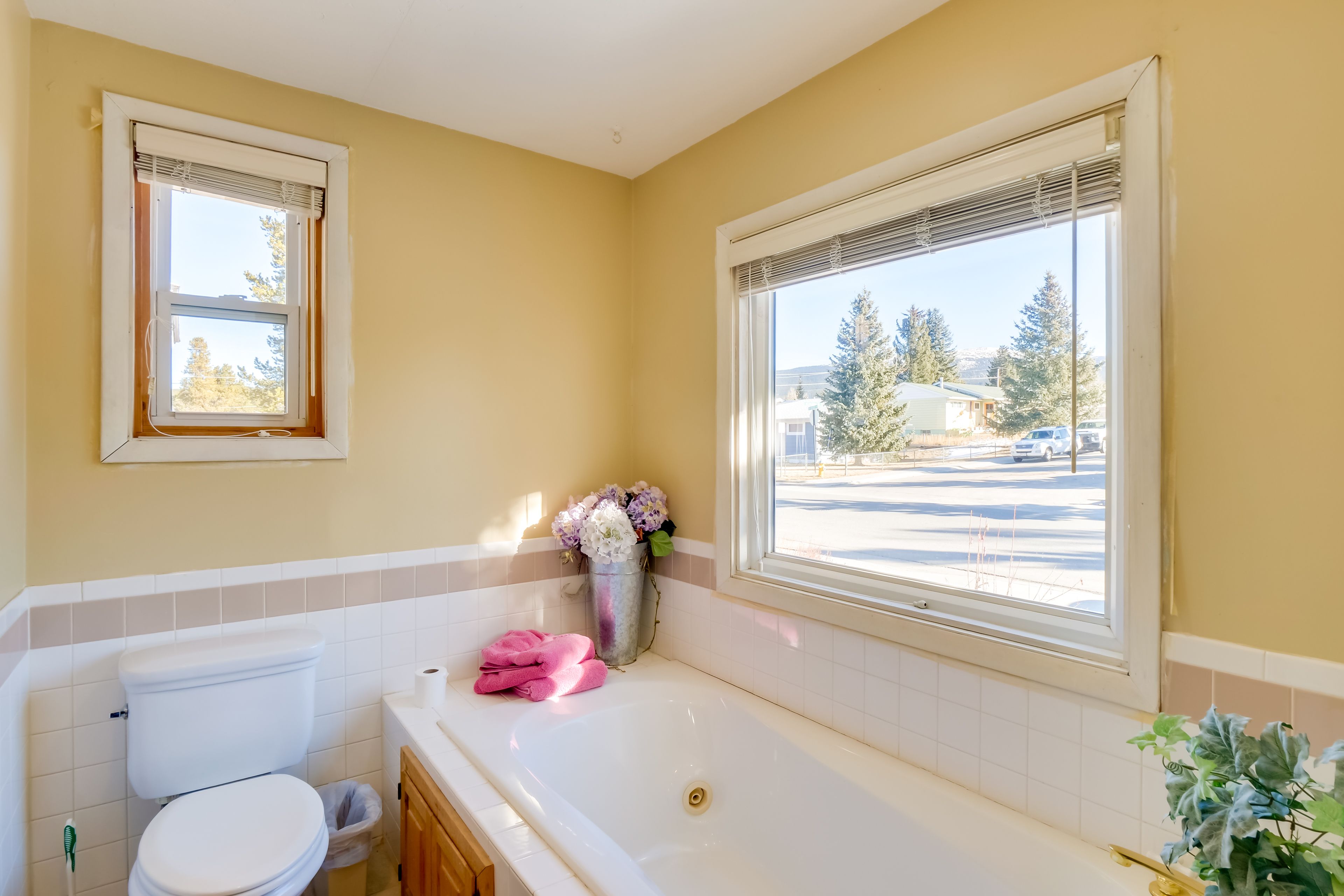 Full Bathroom | Towels Provided | Steam Shower