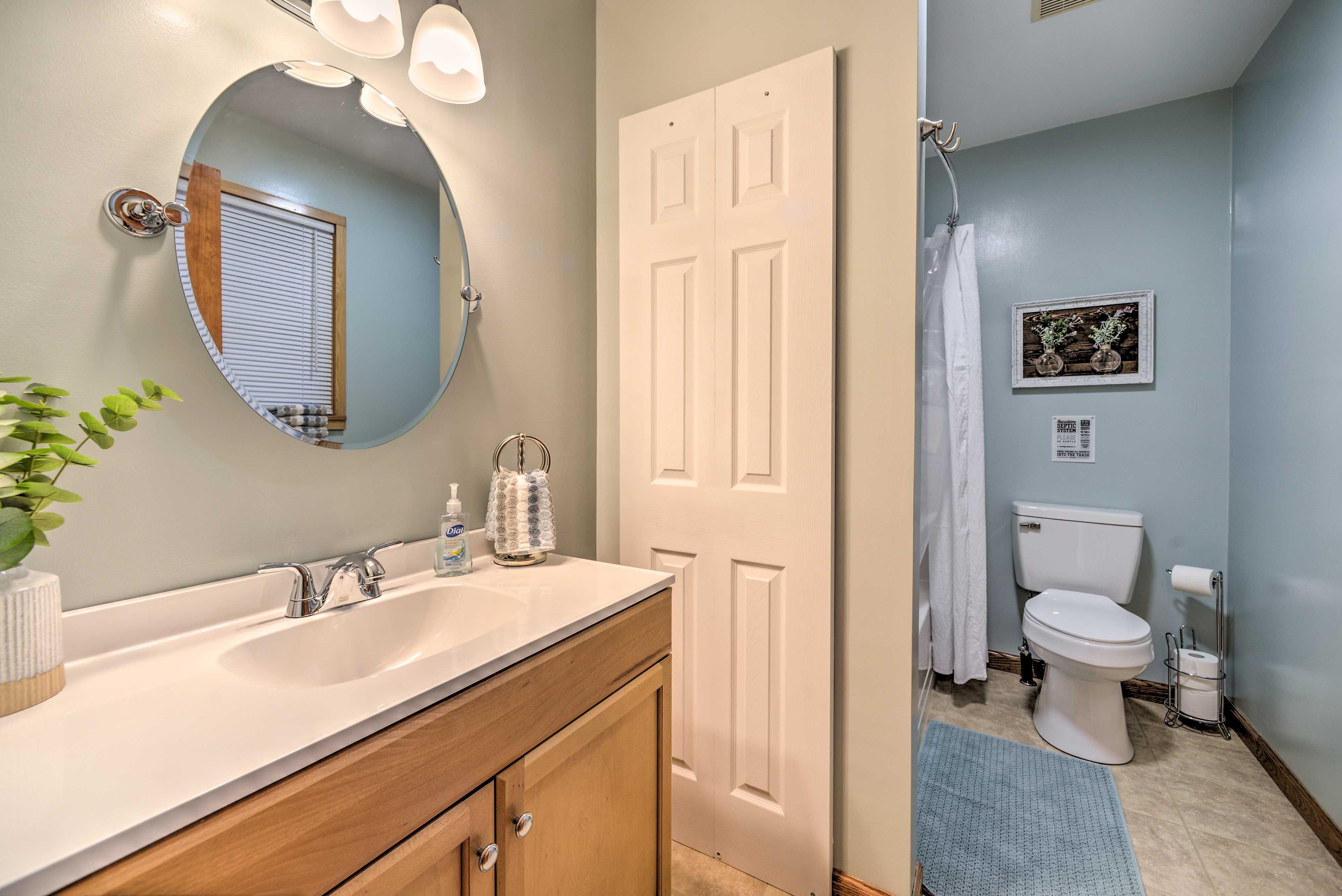 Bathroom | 1st Floor | Towels Provided