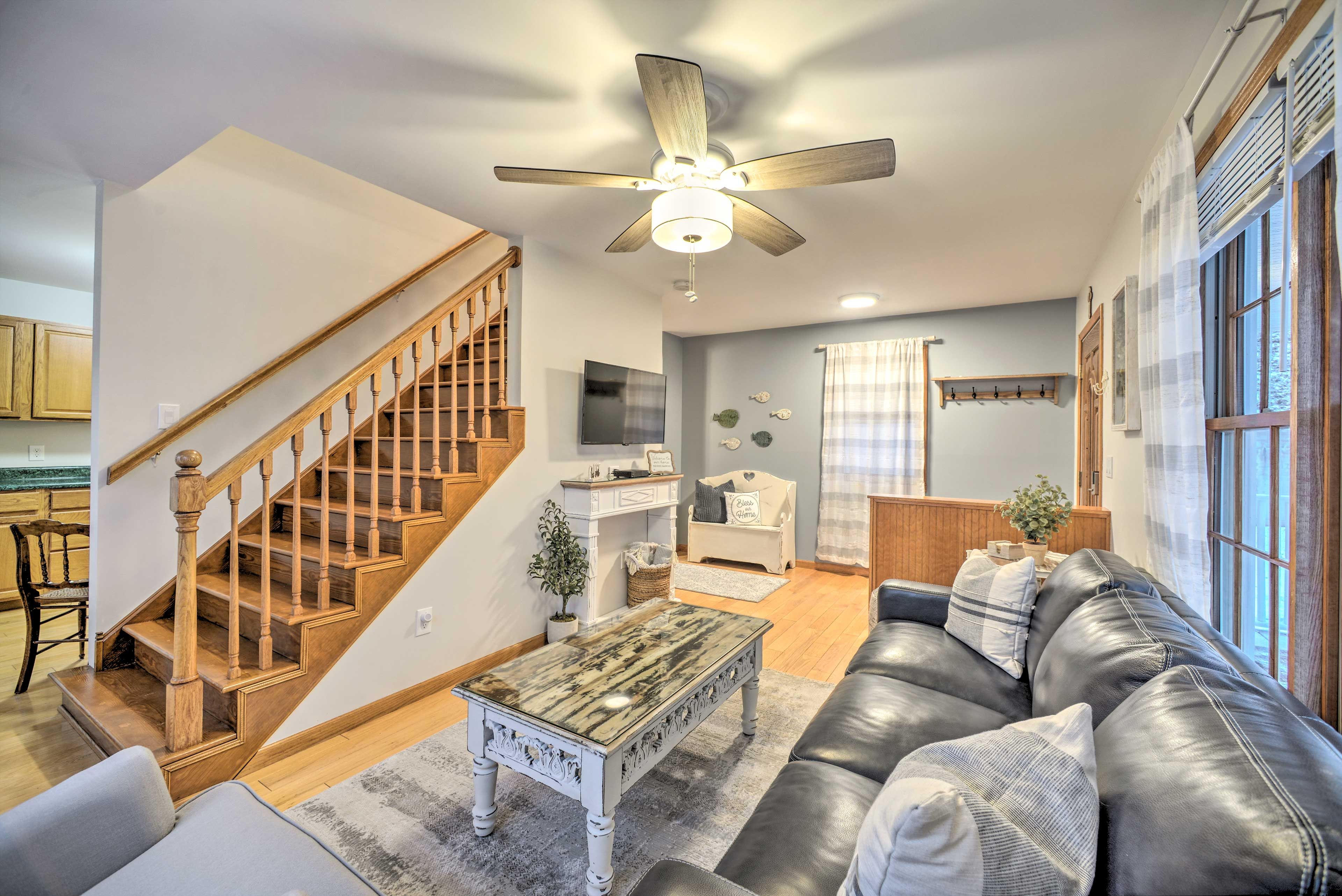 Living Room | Cable TV