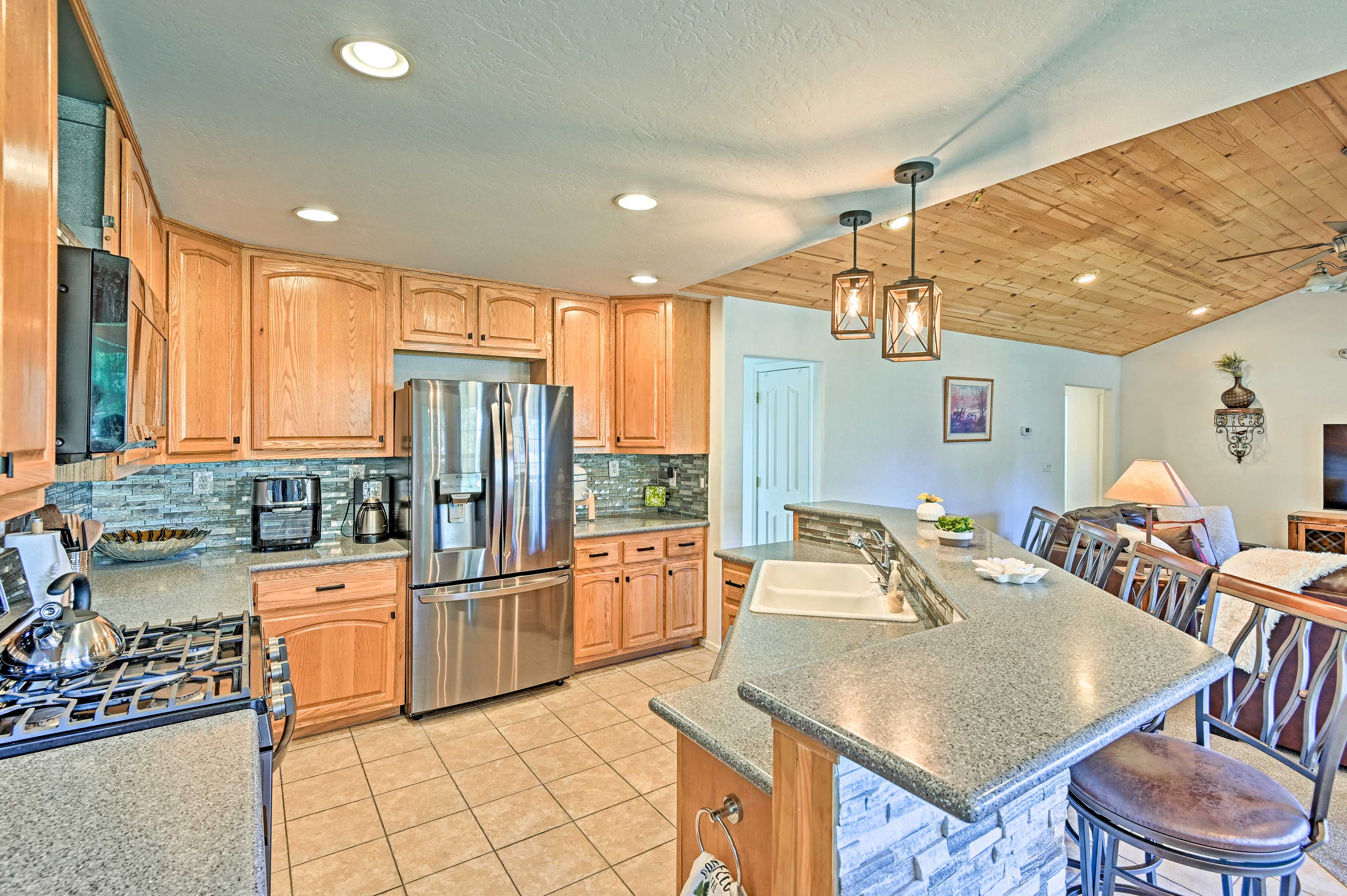 Kitchen | Fully Equipped w/ Cooking Basics
