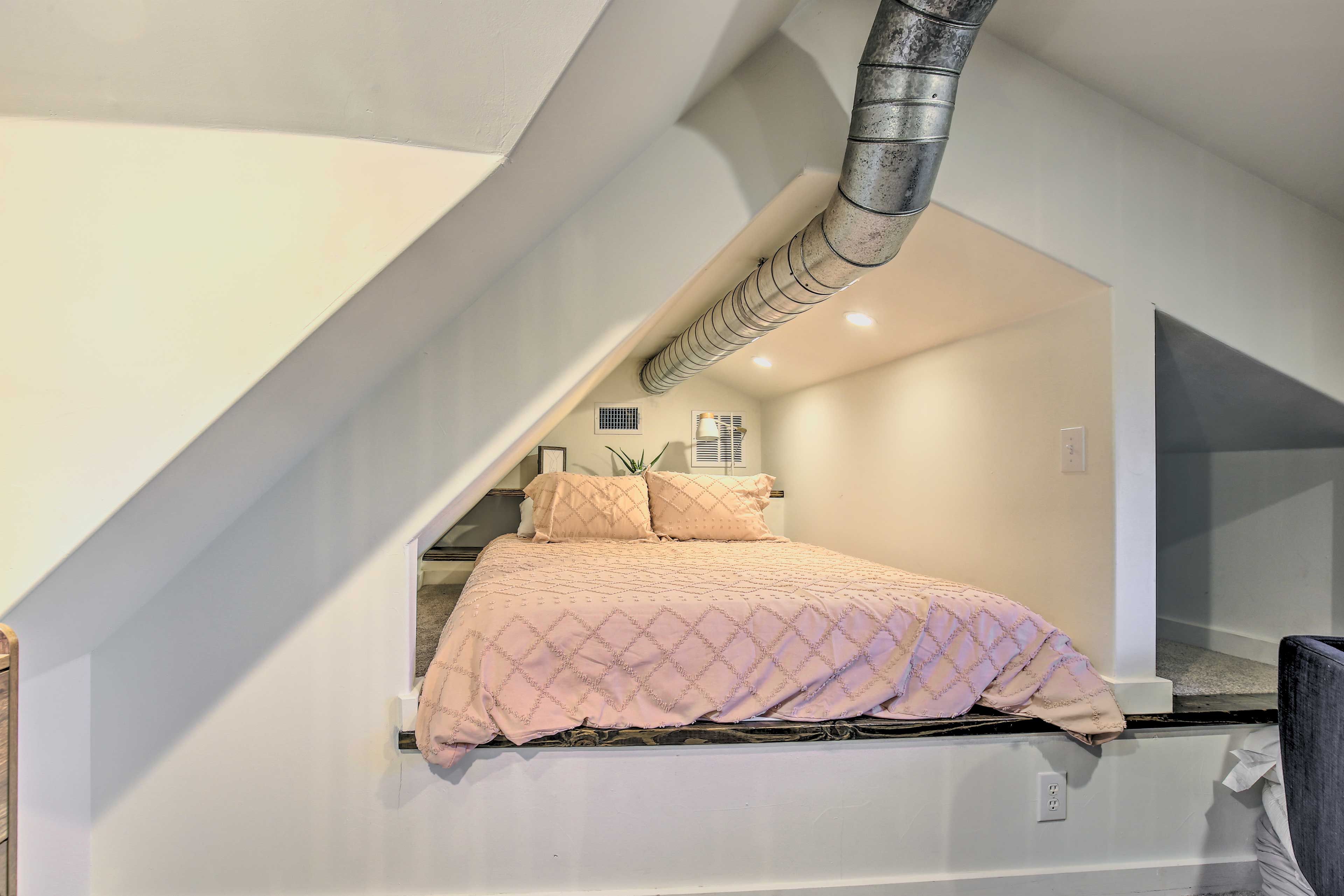 Loft | Queen Bed