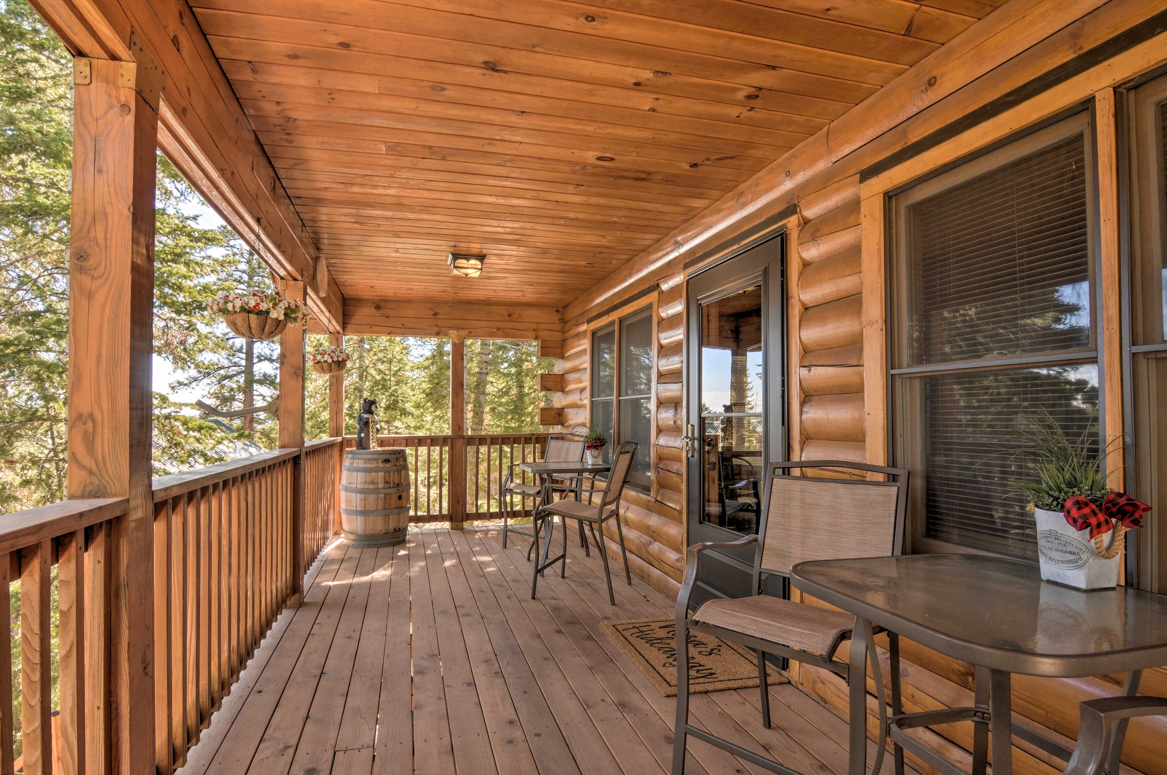 Deck | Outdoor Dining | National Forest Views