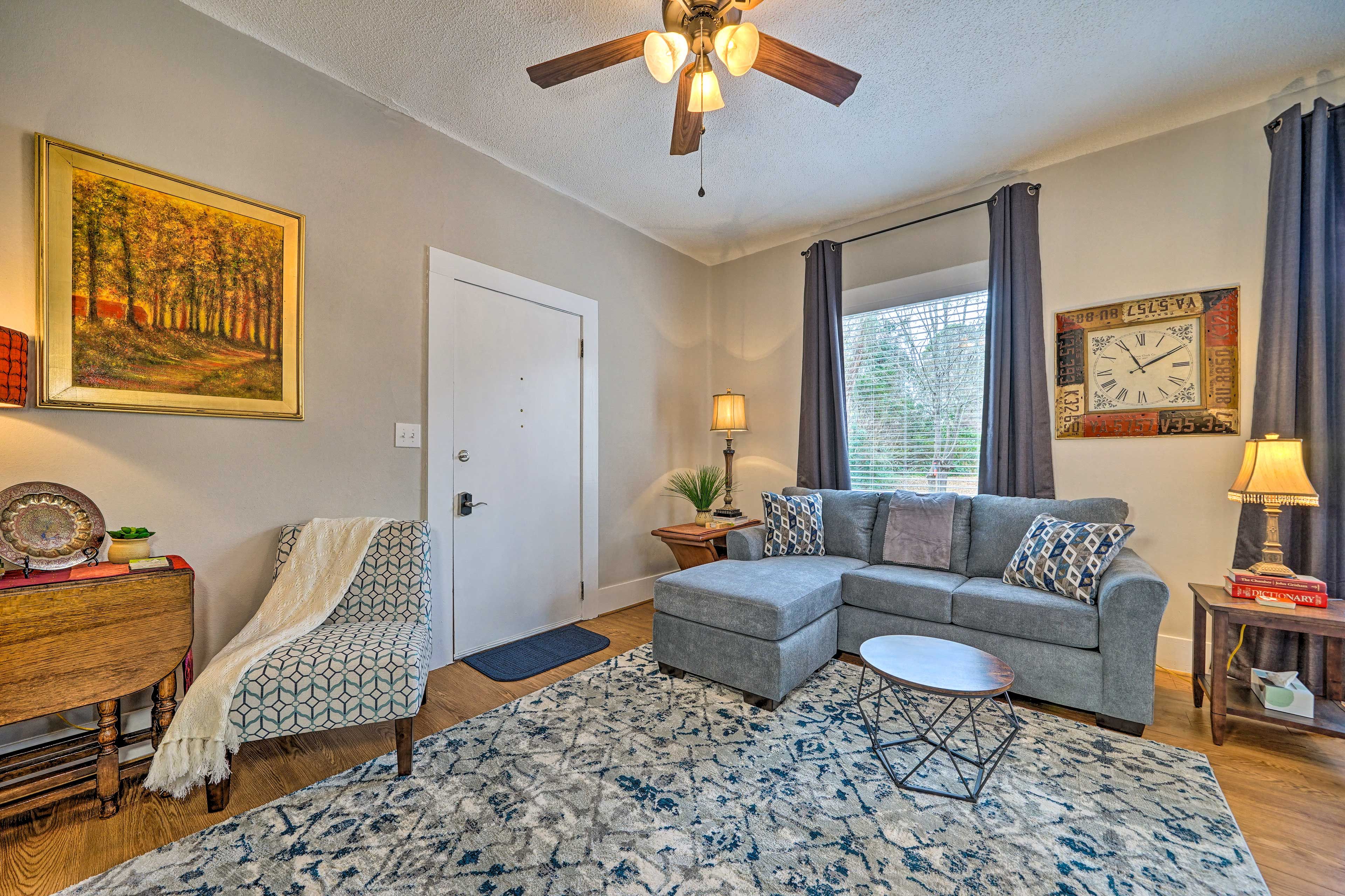 Living Room | Free WiFi