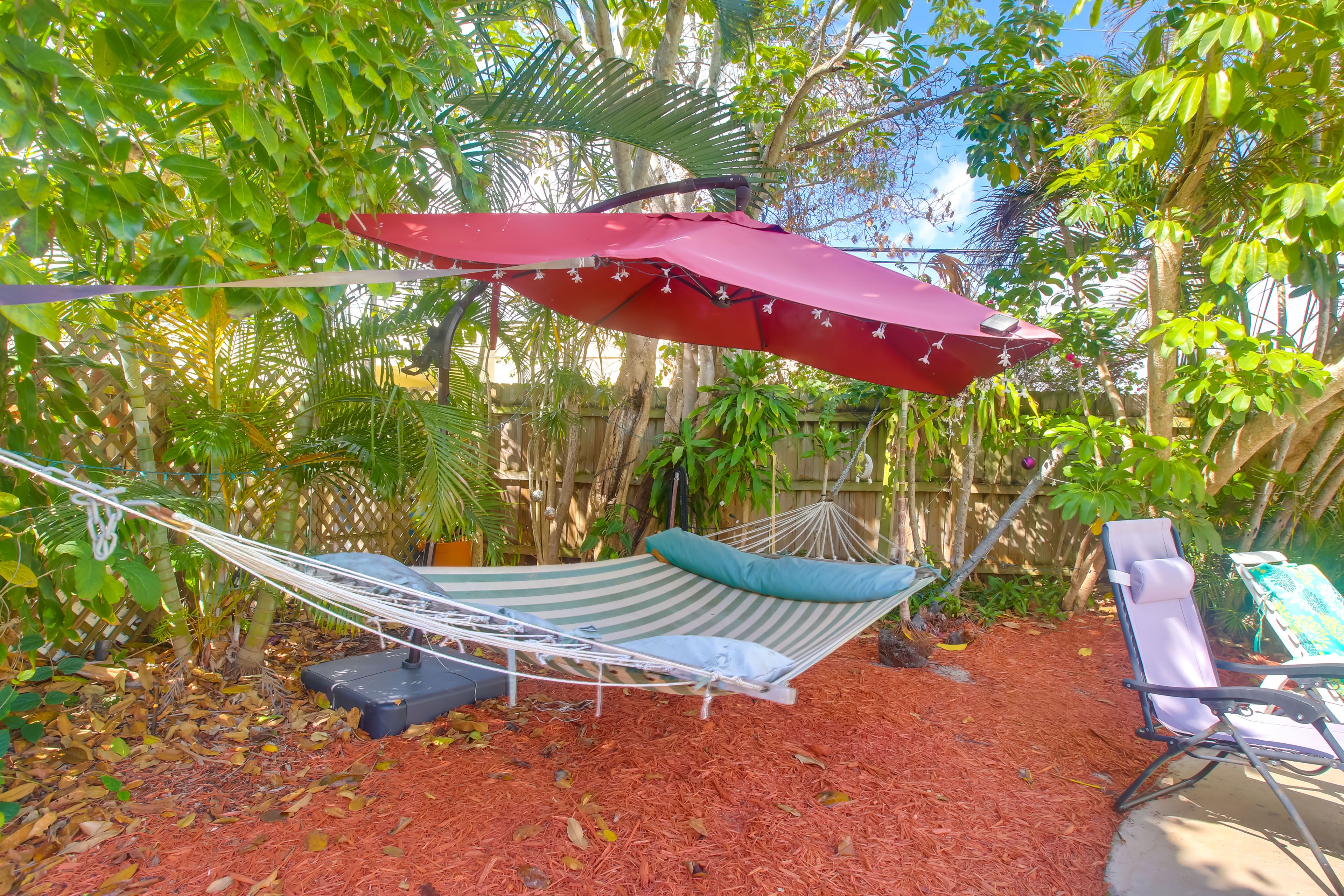 Shared Exterior | Garden | Hammock