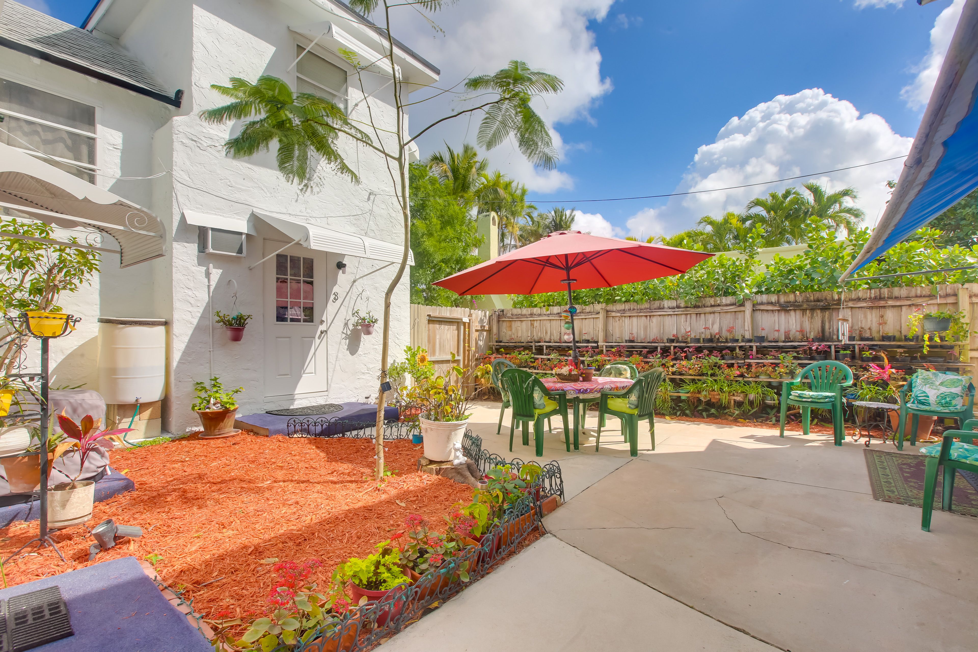 Shared Patio & Garden | Outdoor Dining