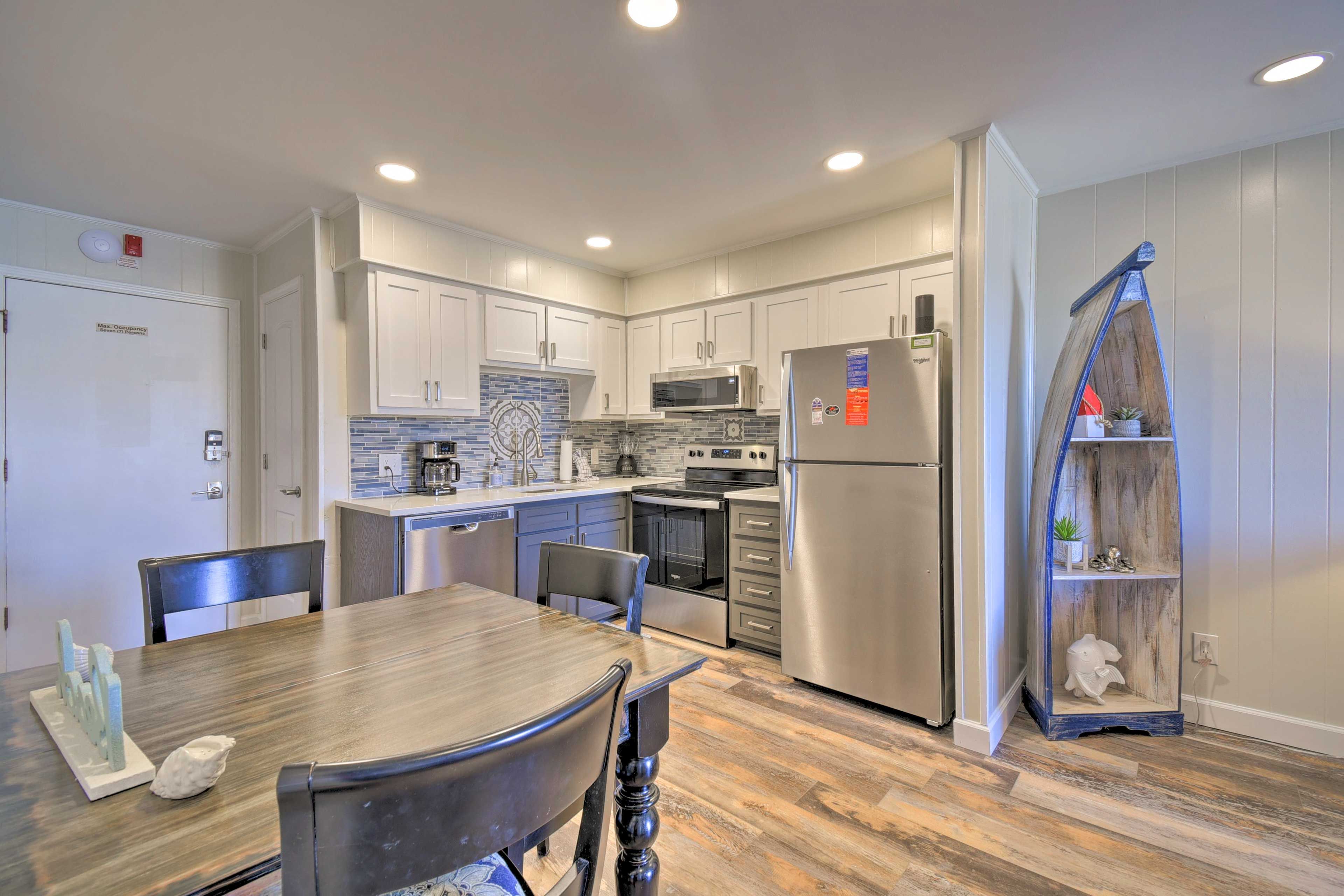 Kitchen | Dining Area