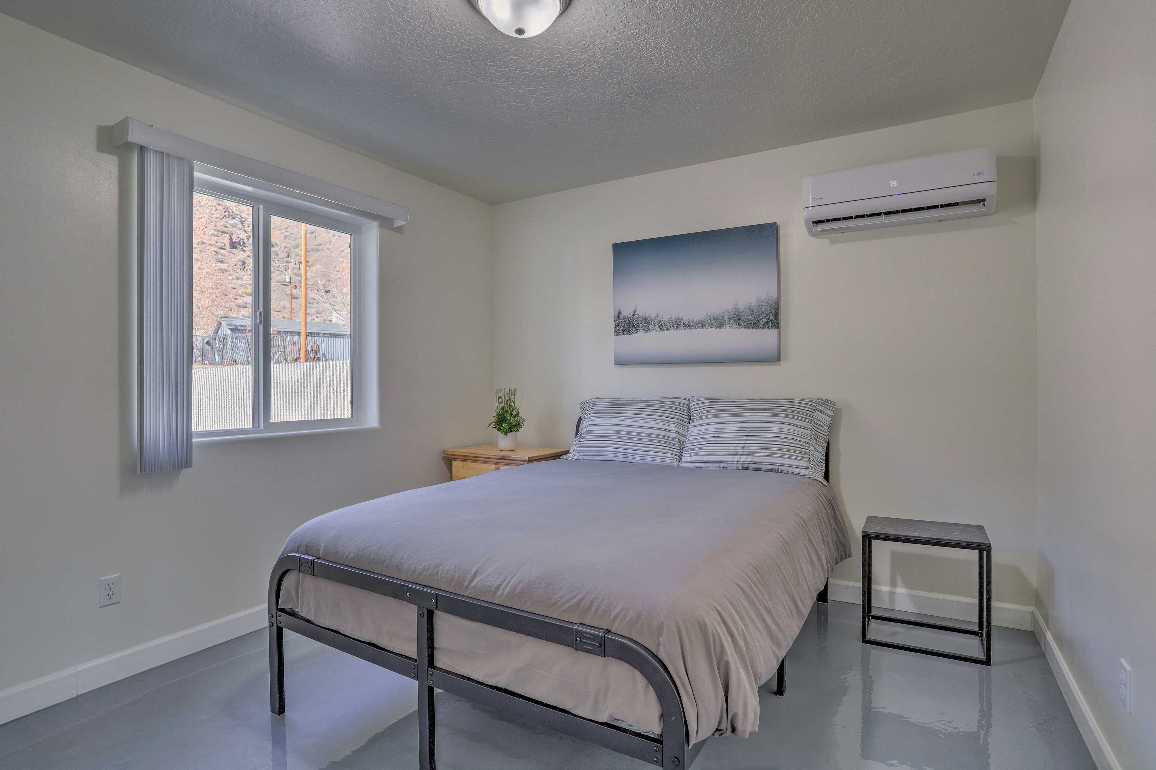 Bedroom 2 | Queen Bed