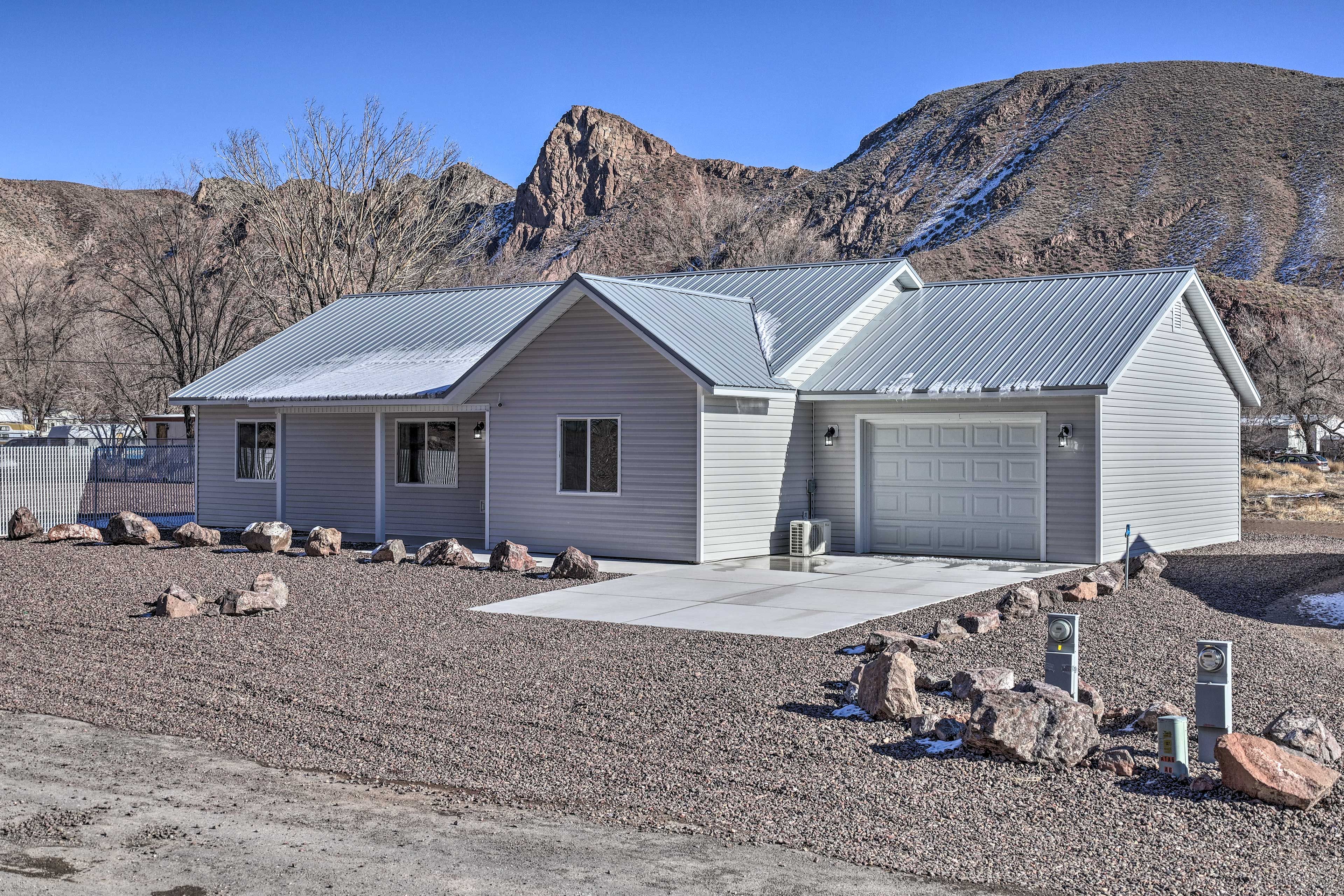 Parking | Driveway (2 Vehicles) | Street Parking | RV/Trailer Parking Available