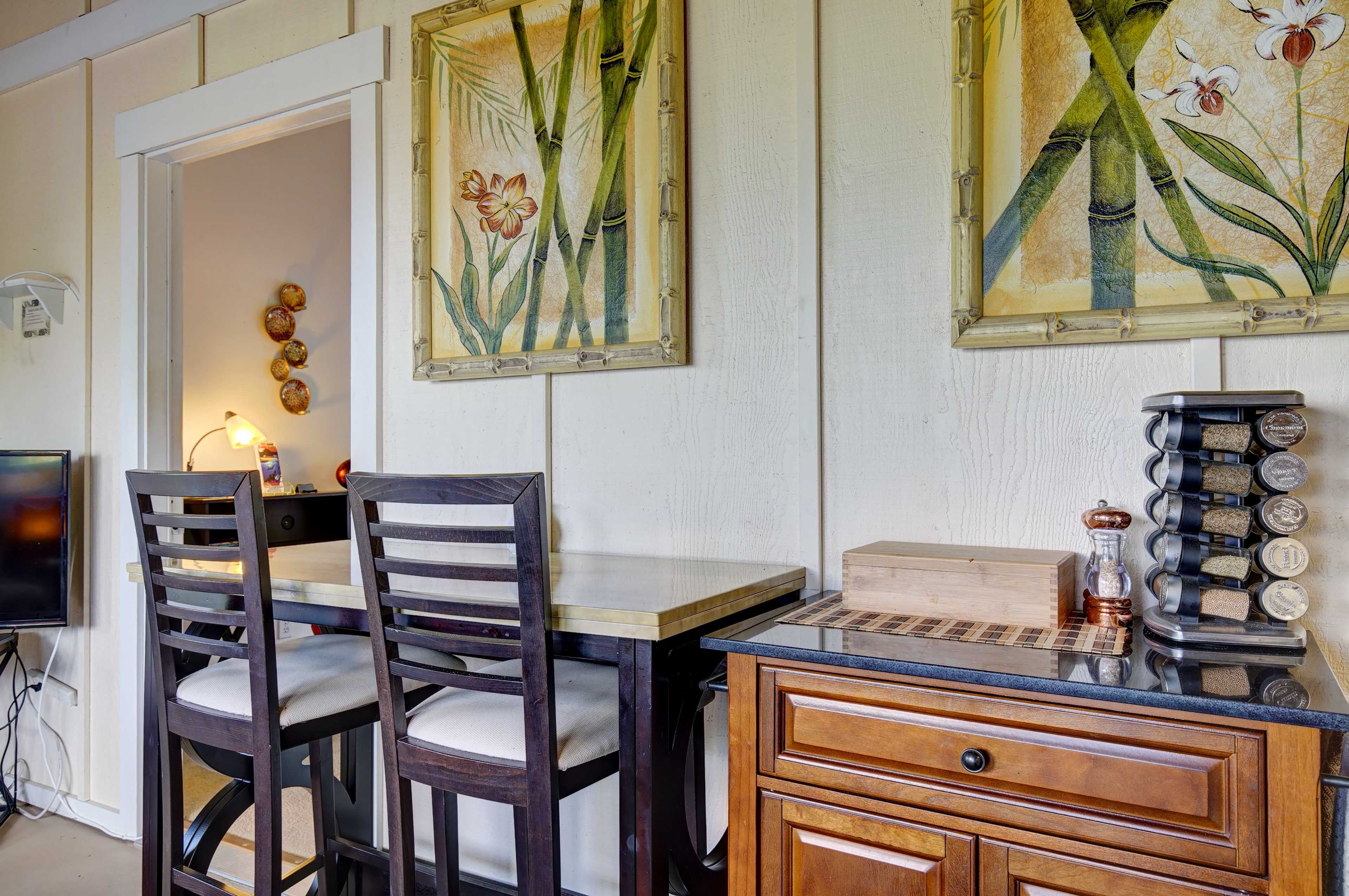 Dining Area | Dishware & Flatware Provided