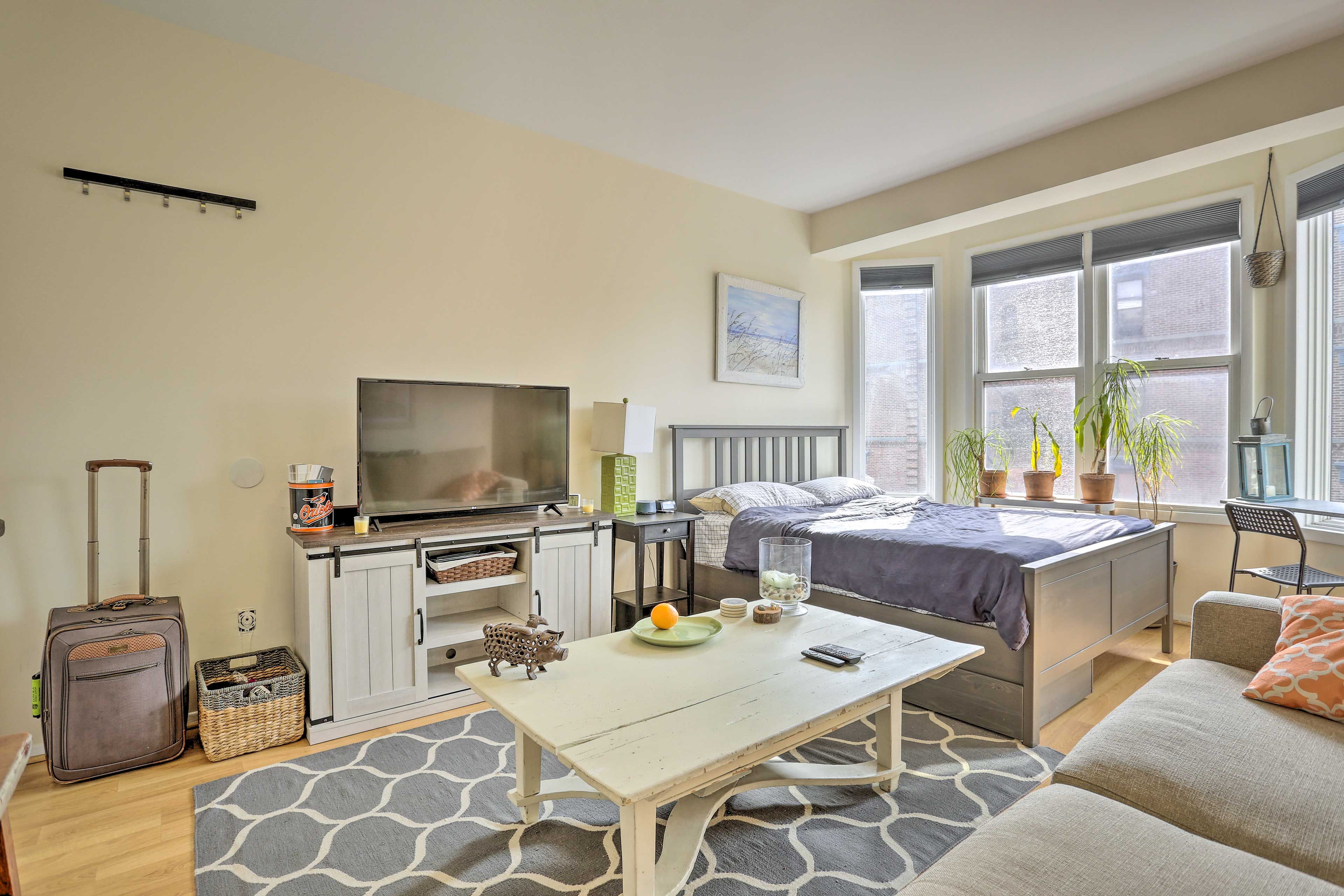 Studio | Living Area | Smart TV w/ Cable | Queen Sleeper Sofa | Free WiFi