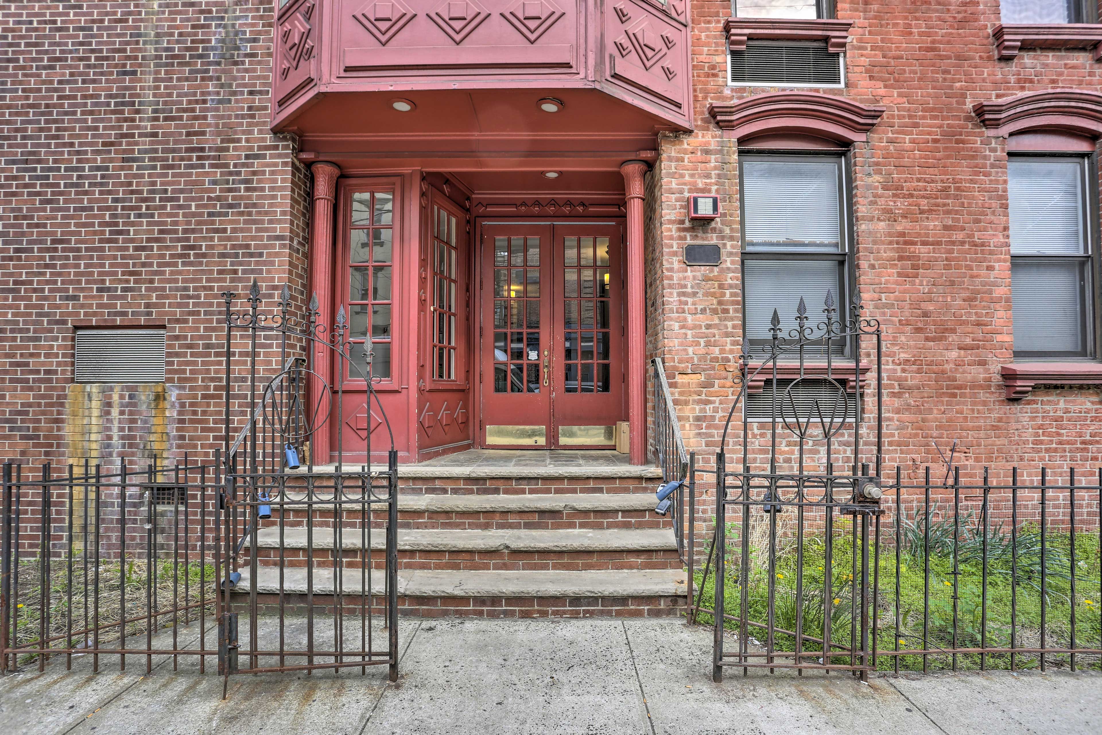 Building Exterior/Entrance | Street Parking (First-Come, First-Served)