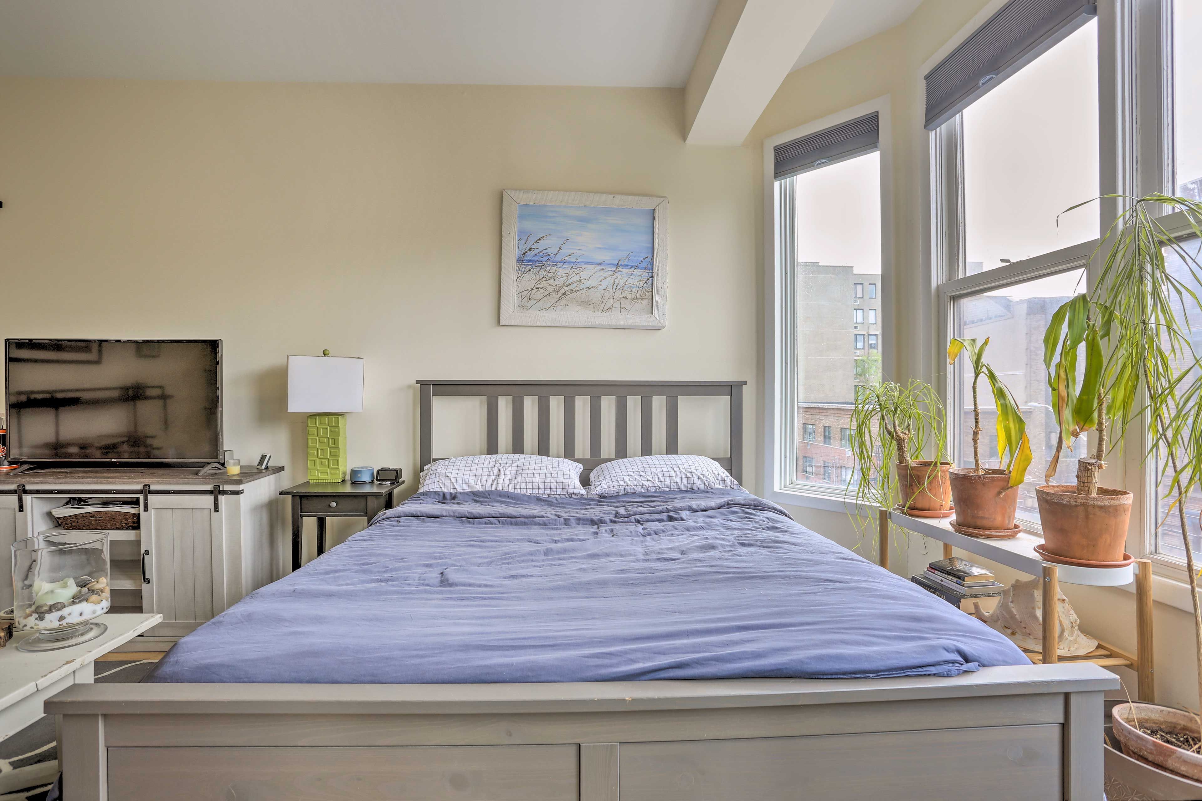 Studio | Queen Bed | Linens Provided | Blackout Curtains