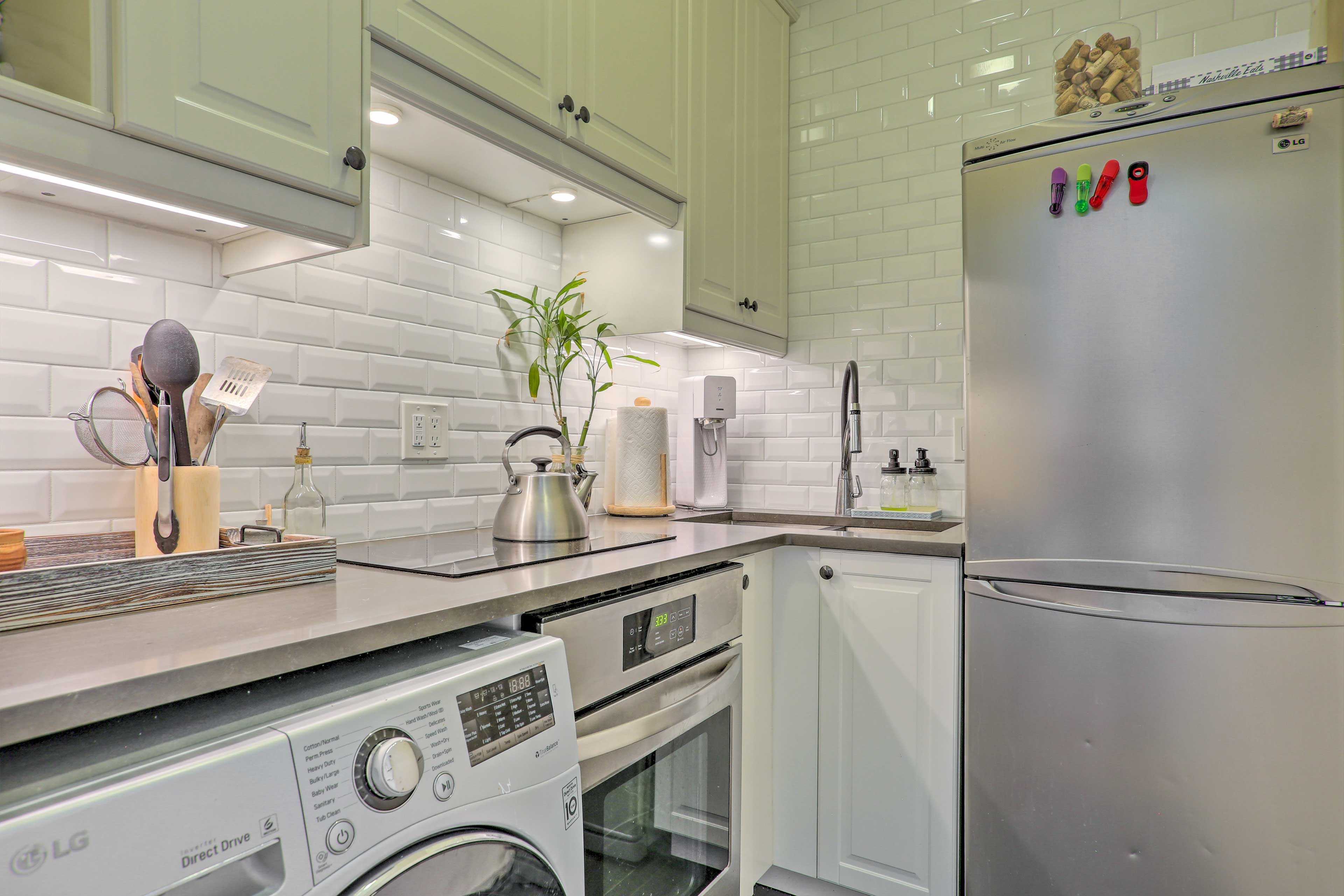 Kitchen | Single-Story Unit | Well-Equipped | Cooking Basics | Dishware/Flatware