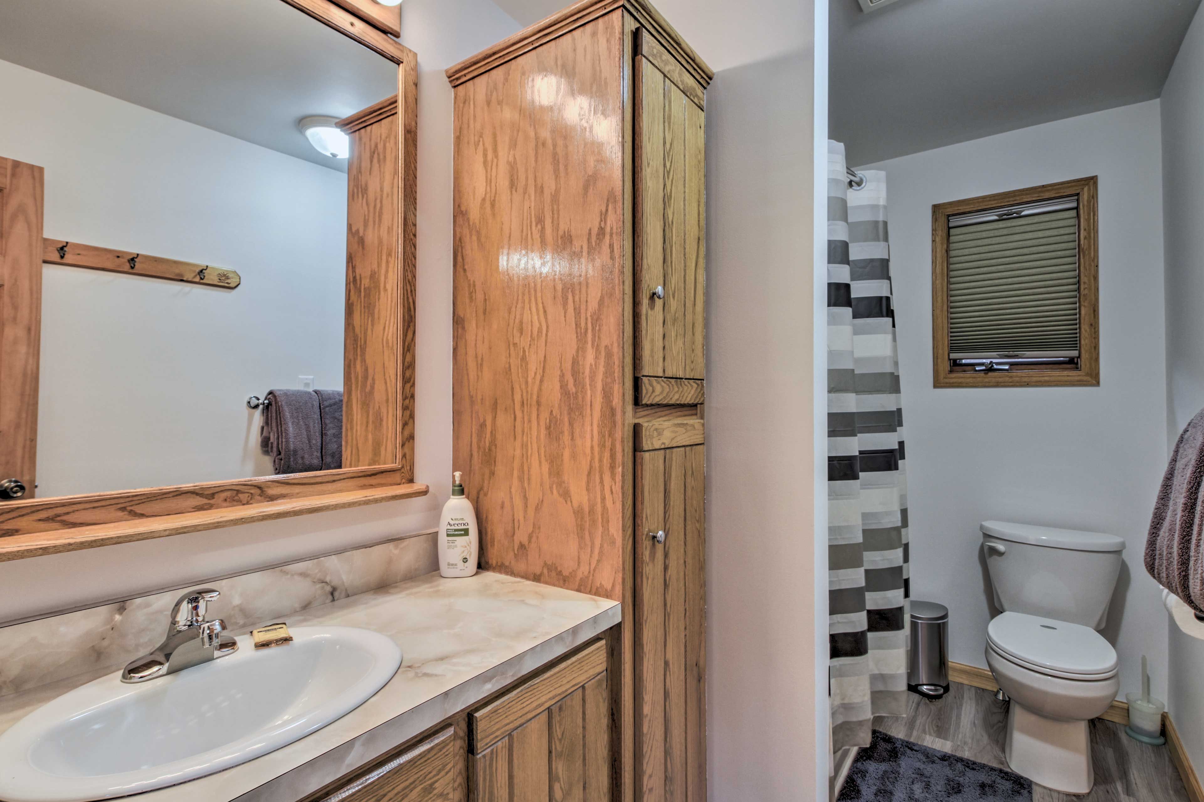 Full Bathroom | Complimentary Toiletries