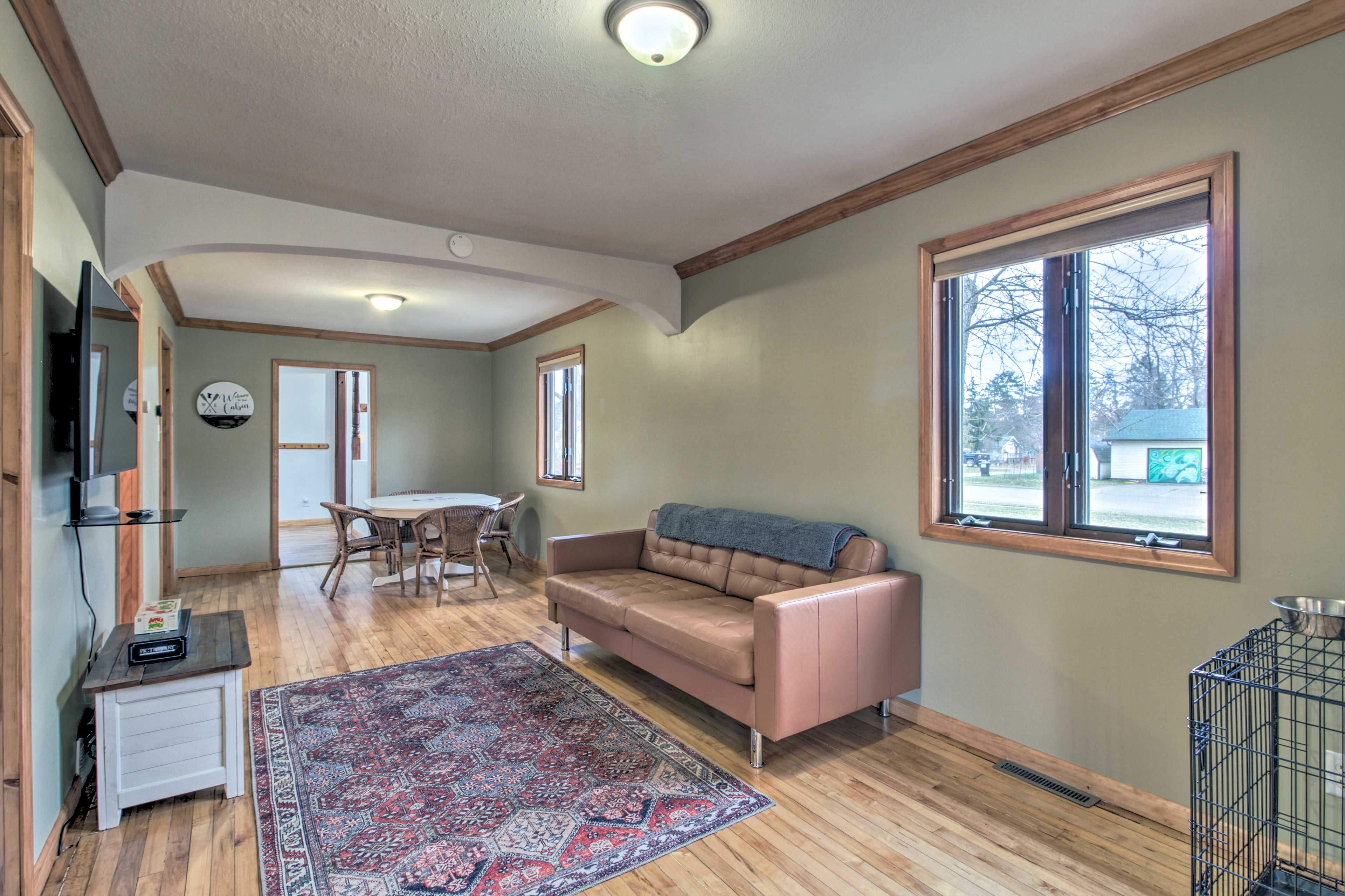 Living Room | Single-Story House w/ Basement