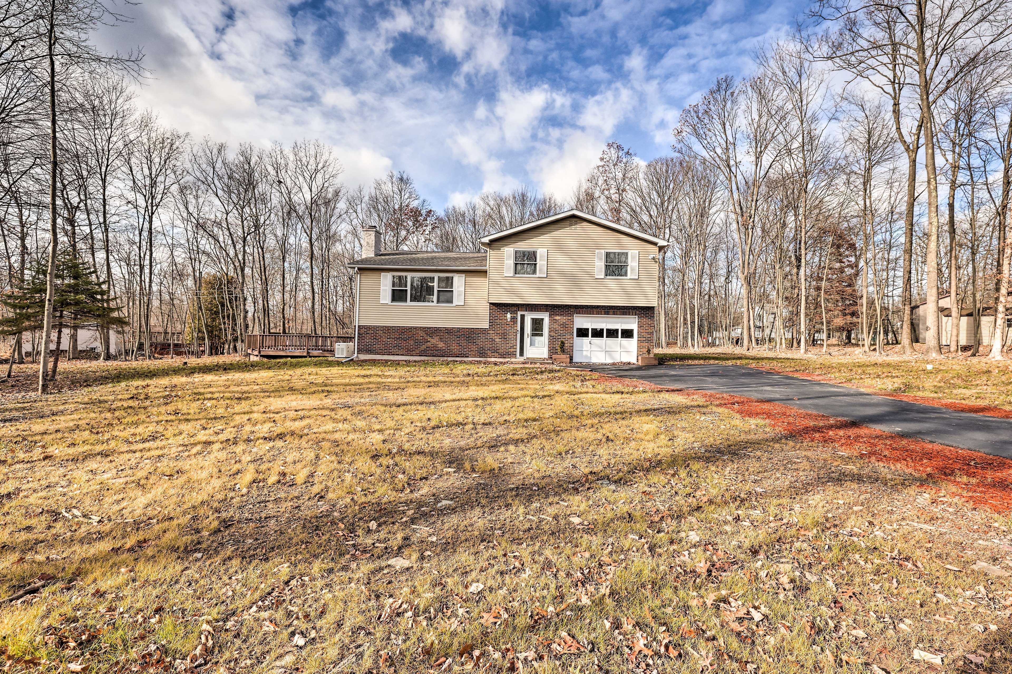 Property Exterior | Driveway Parking (6 Vehicles)