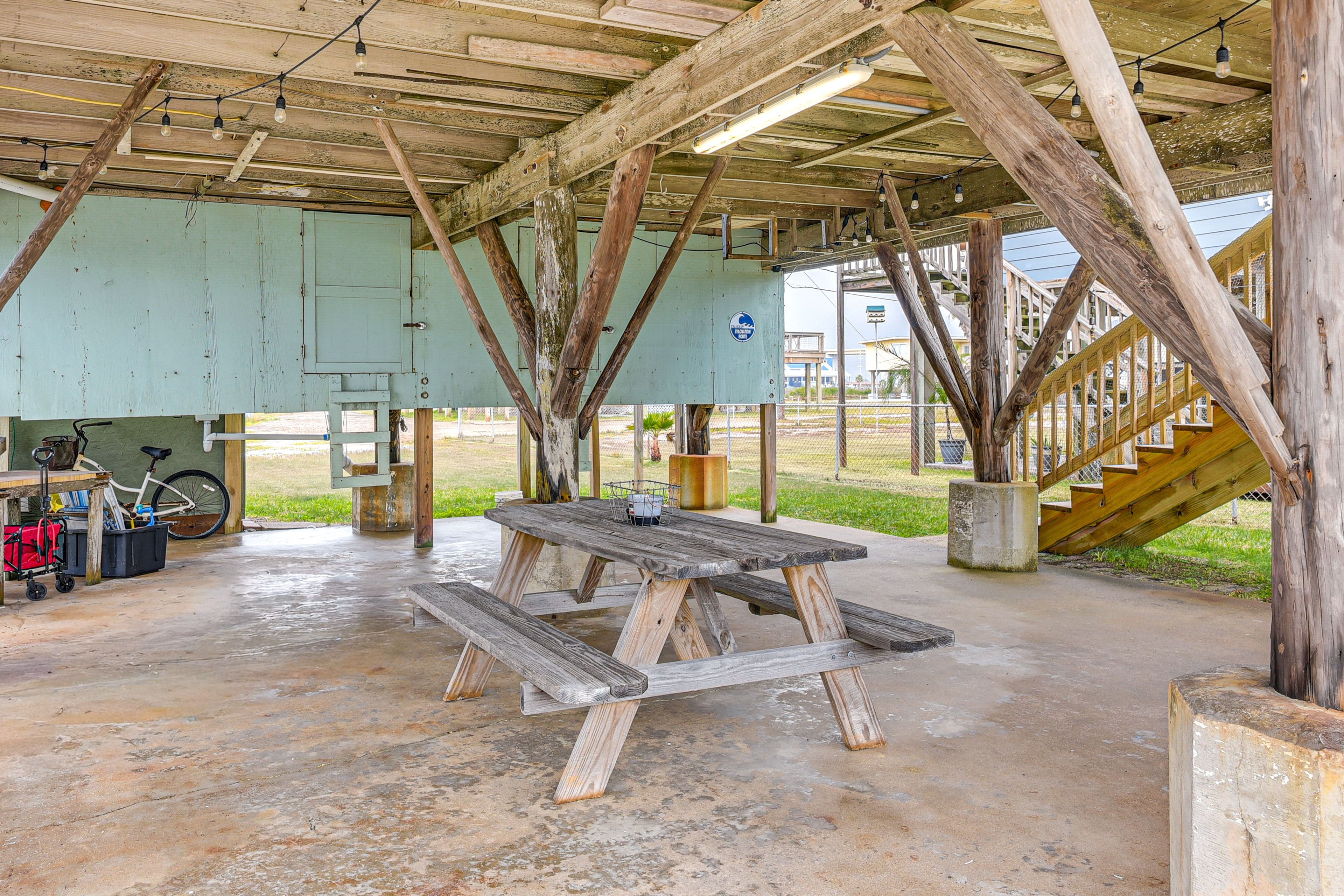 Covered Patio | 1 Mi to Surfside Jetty County Park