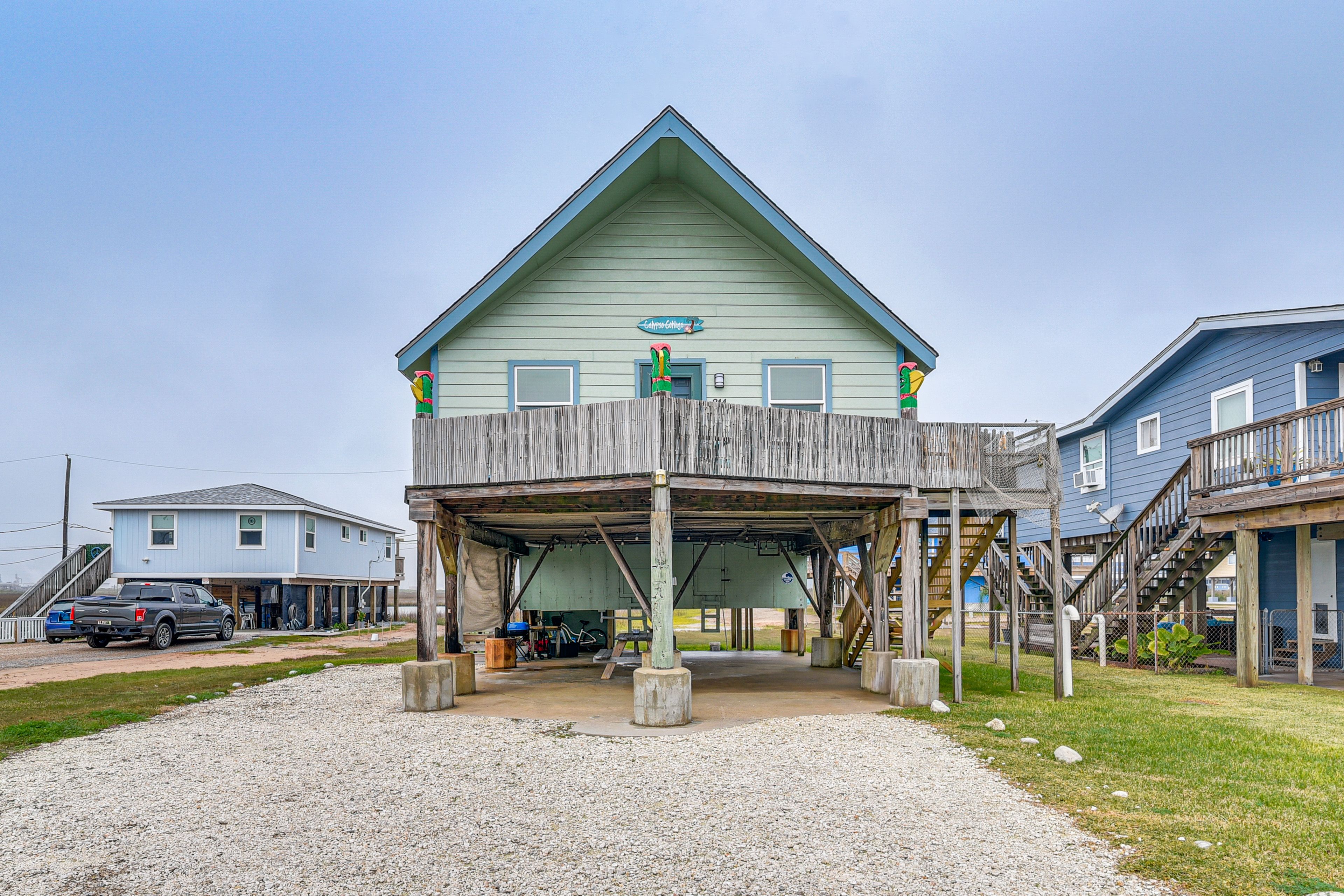 Driveway Parking (4 Vehicles) | RV Parking Allowed On-Site