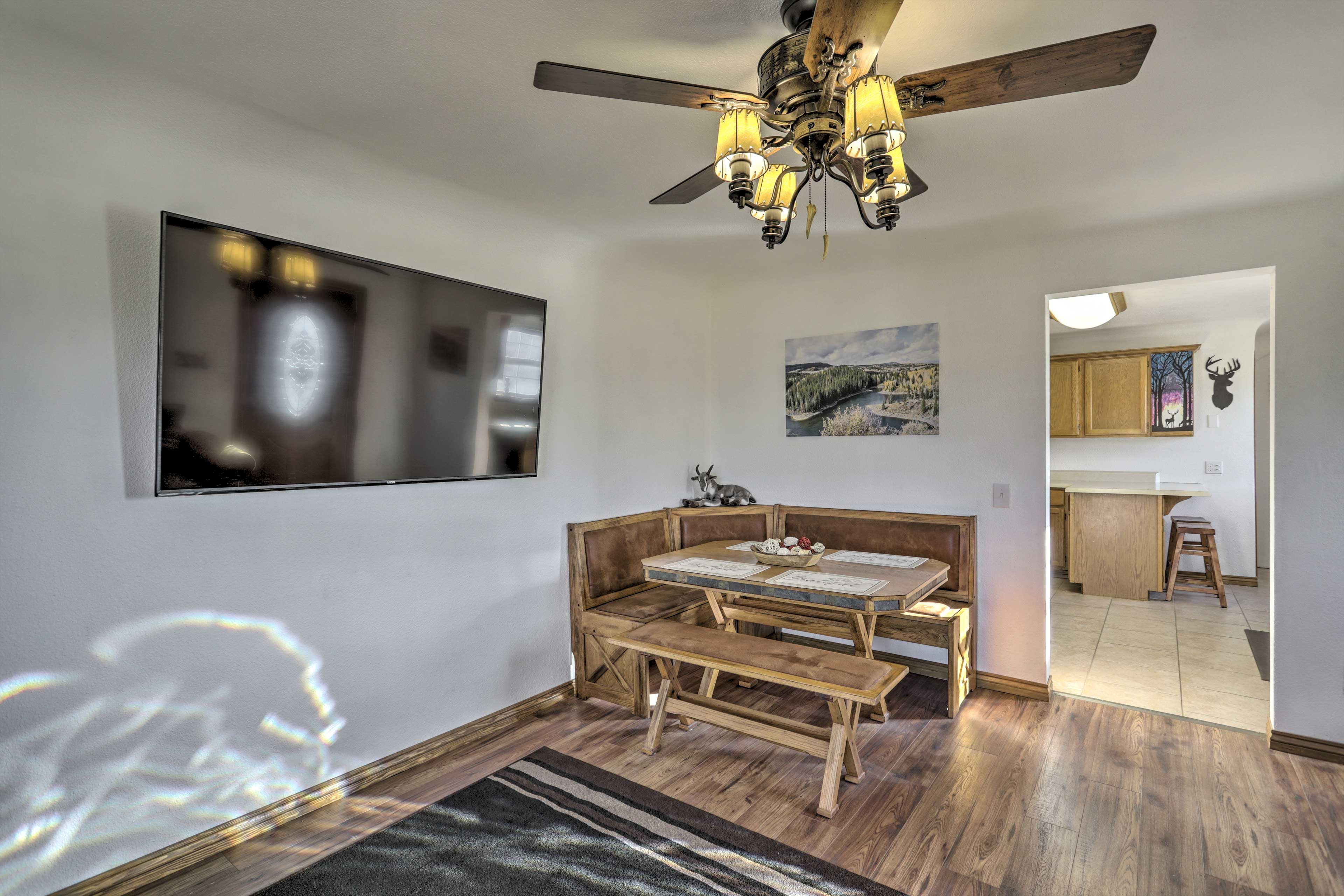 Breakfast Nook | Smart TV