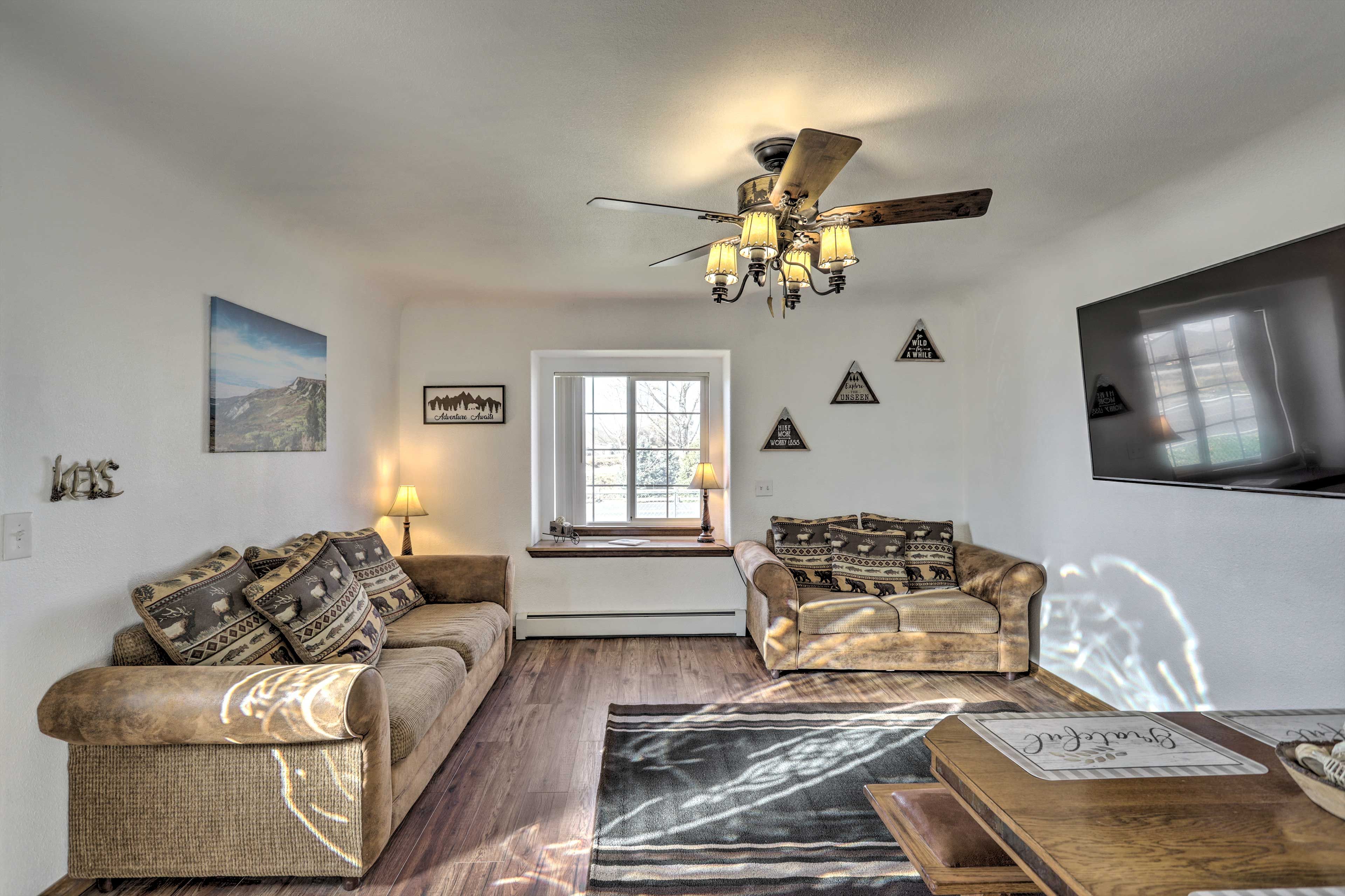 Living Room | Full & Twin Sleeper Sofas