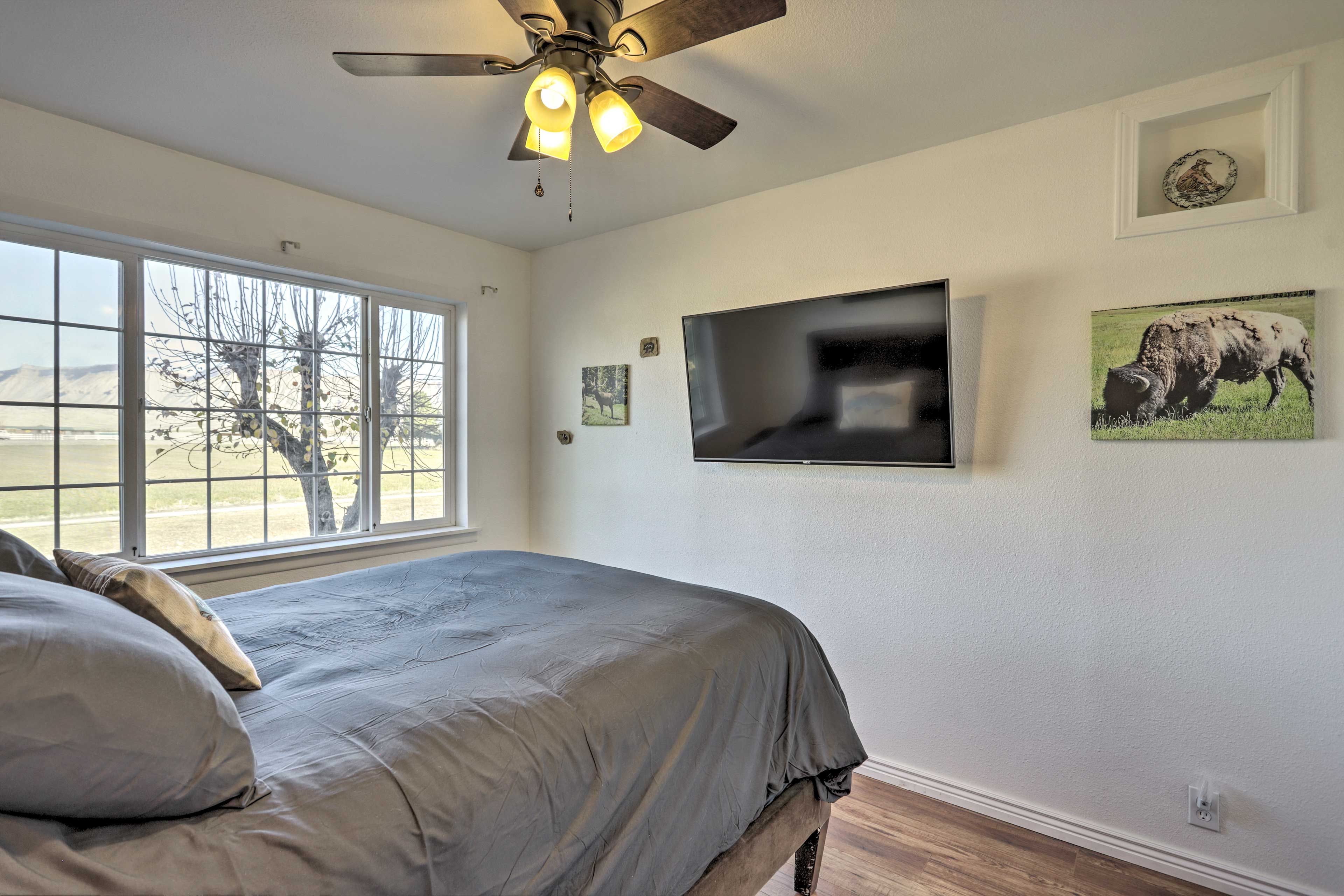 Bedroom 1 | Smart TV