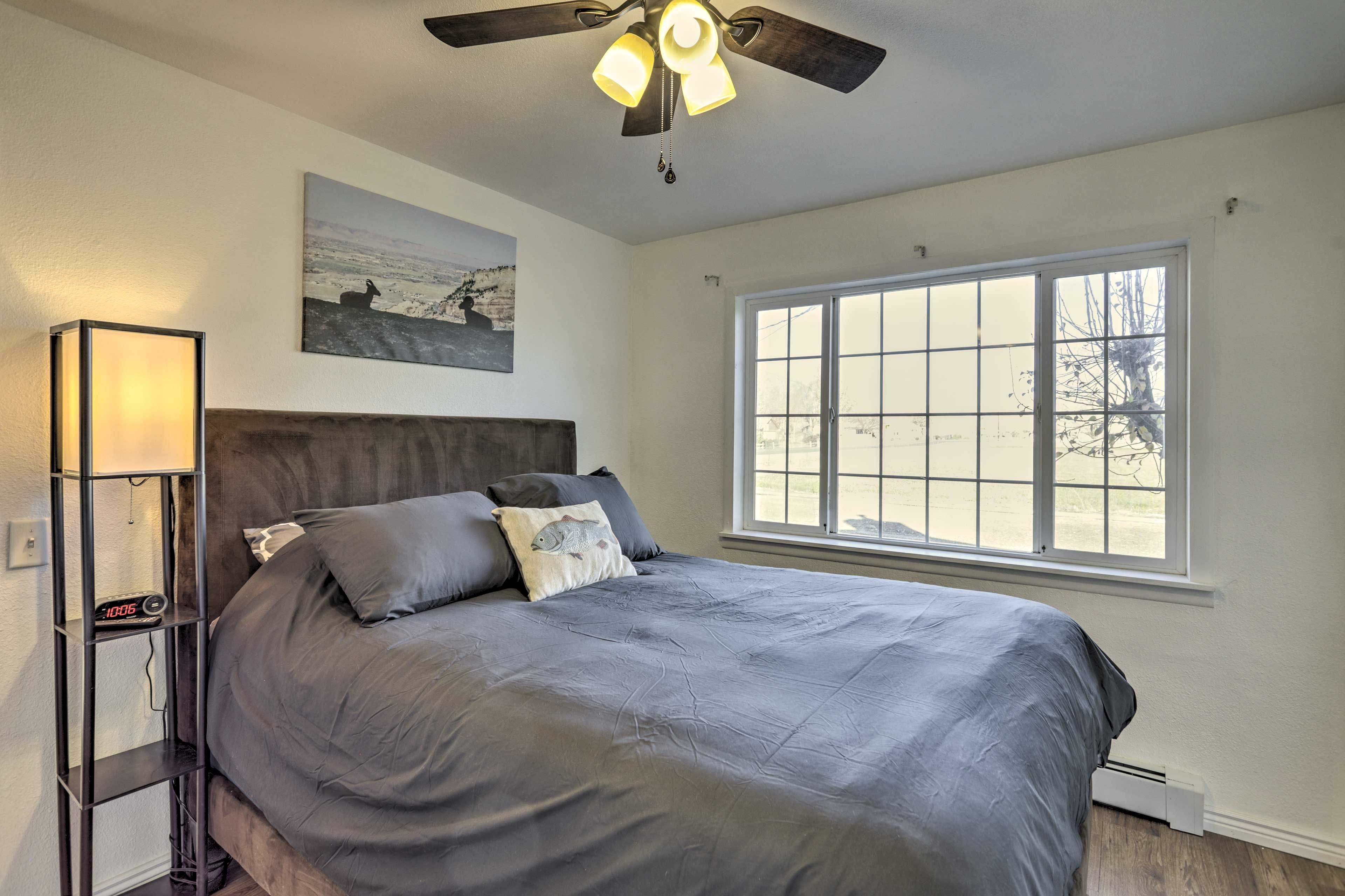 Bedroom 1 | Queen Bed