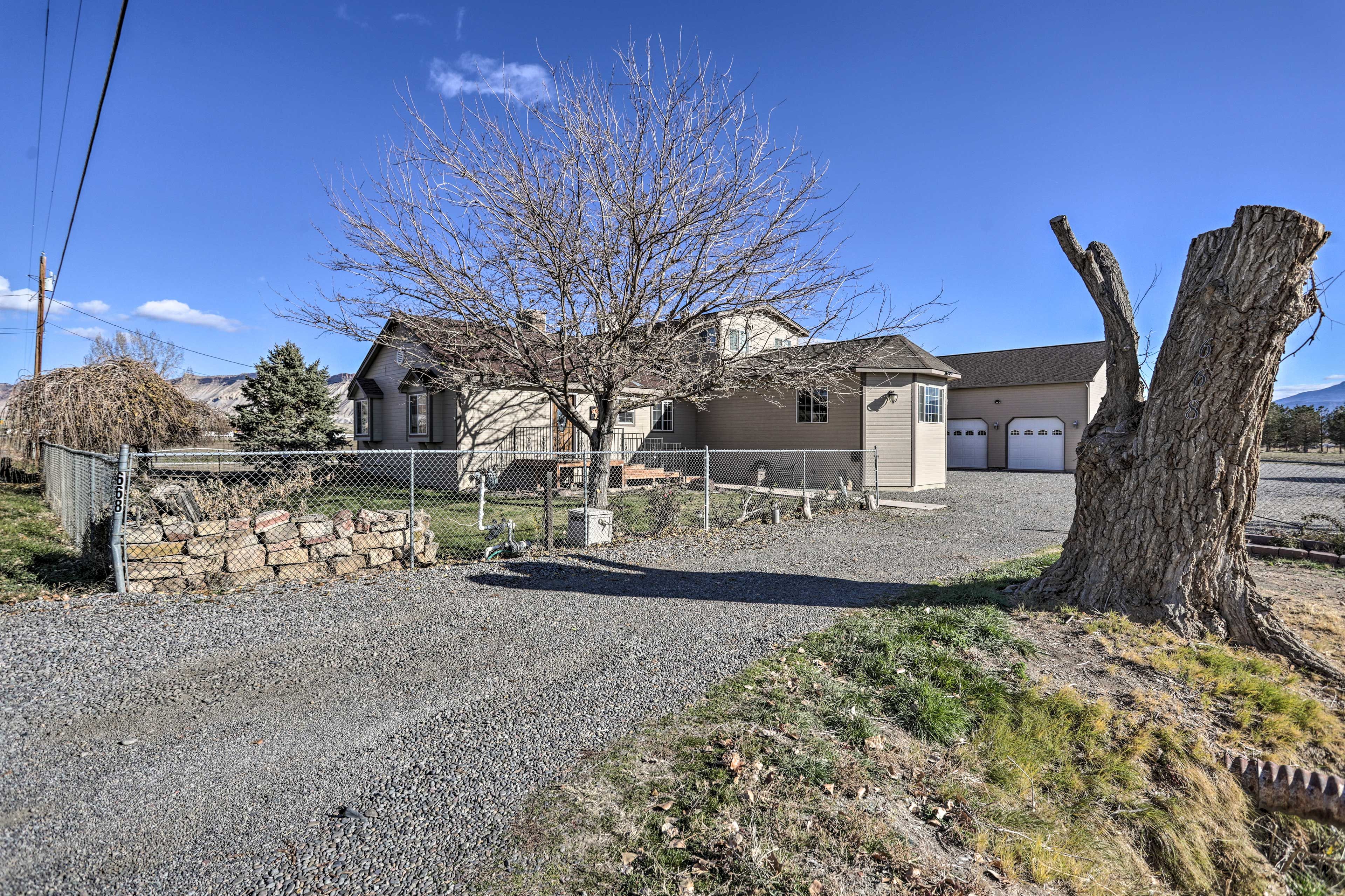 Parking | Gravel Driveway (3 Vehicles) | Trailer Parking Available