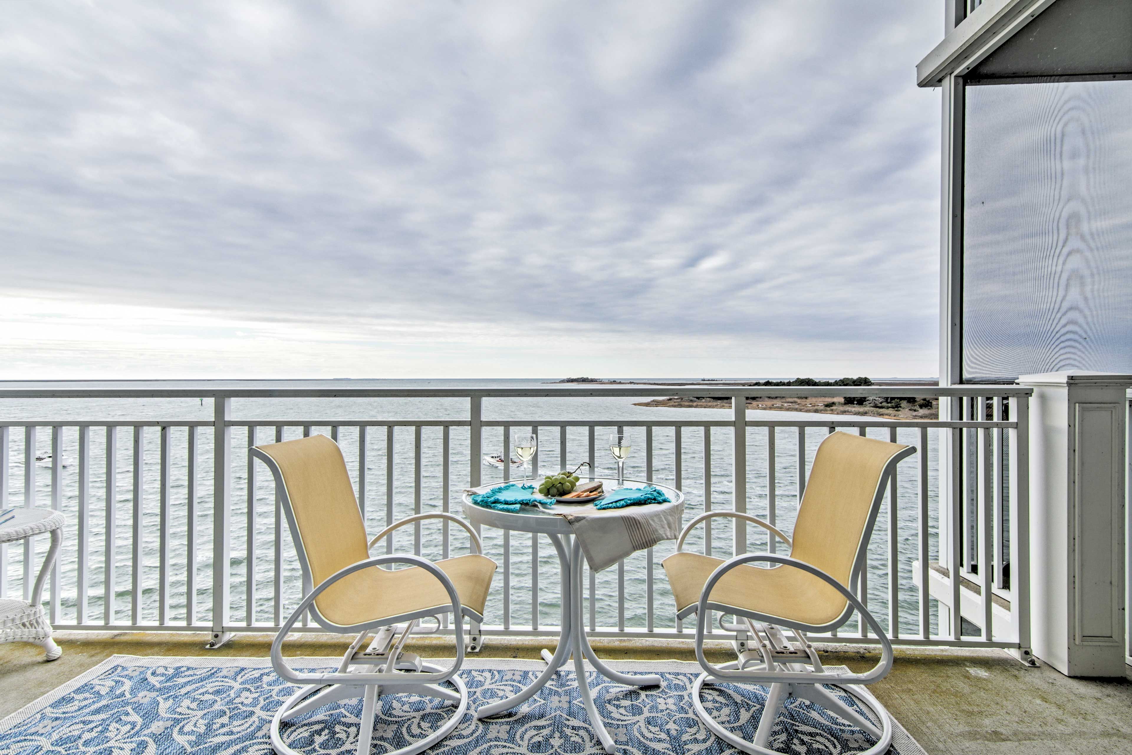 Private Balcony | Bistro Seating