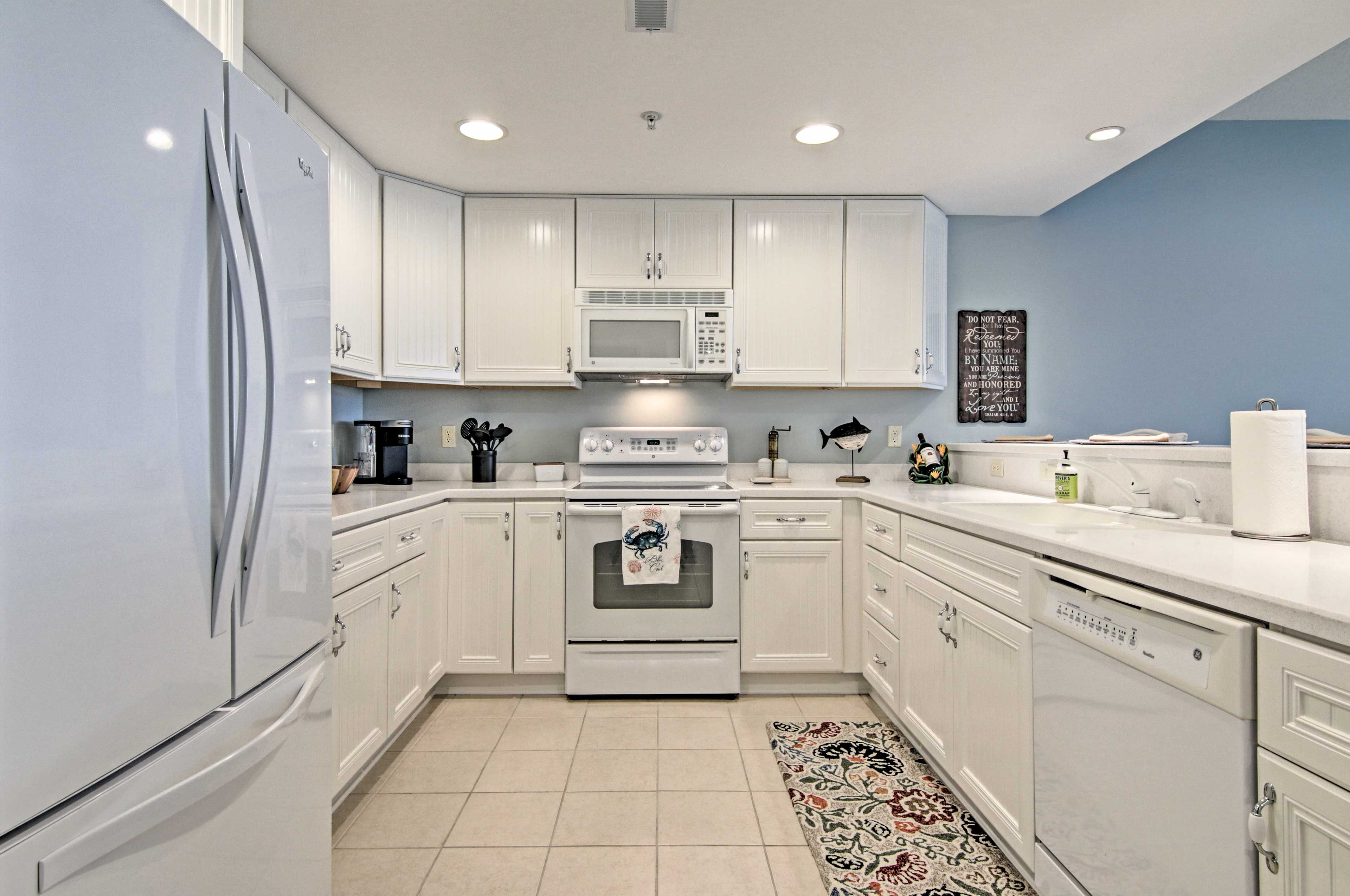 Kitchen | Fully Equipped w/ Cooking Basics