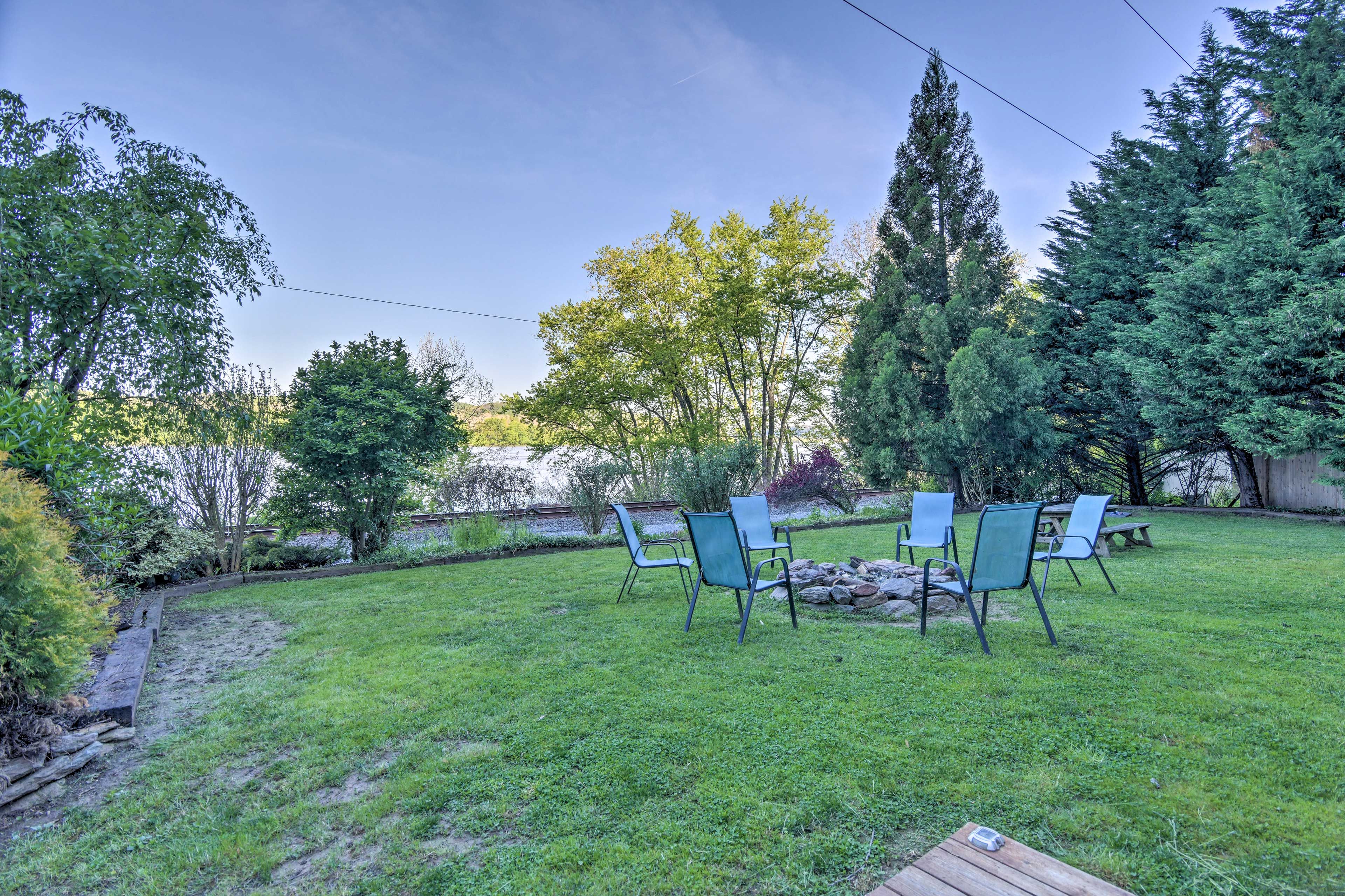 Private Yard | Fire Pit Area