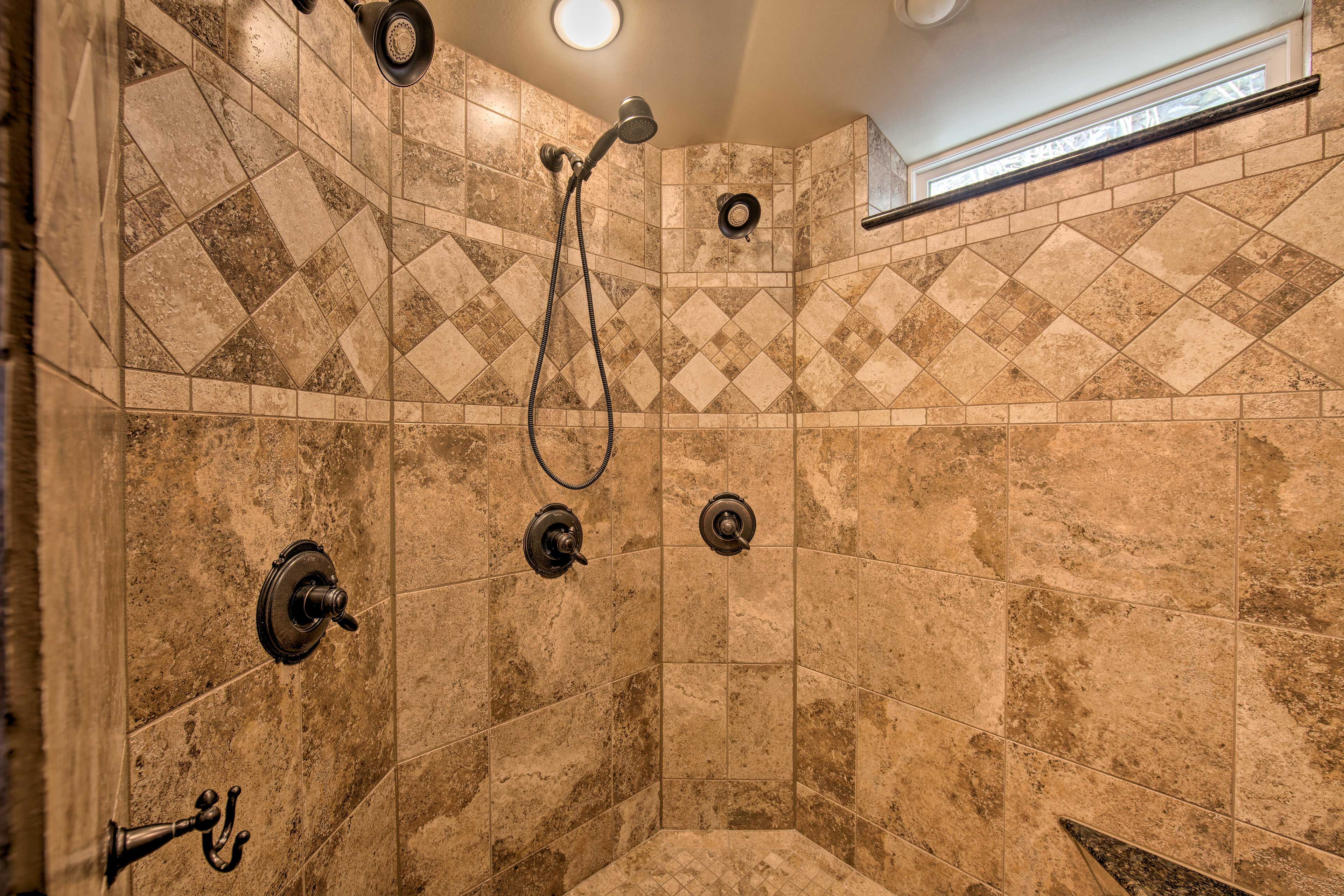 Full Bathroom | Main Level