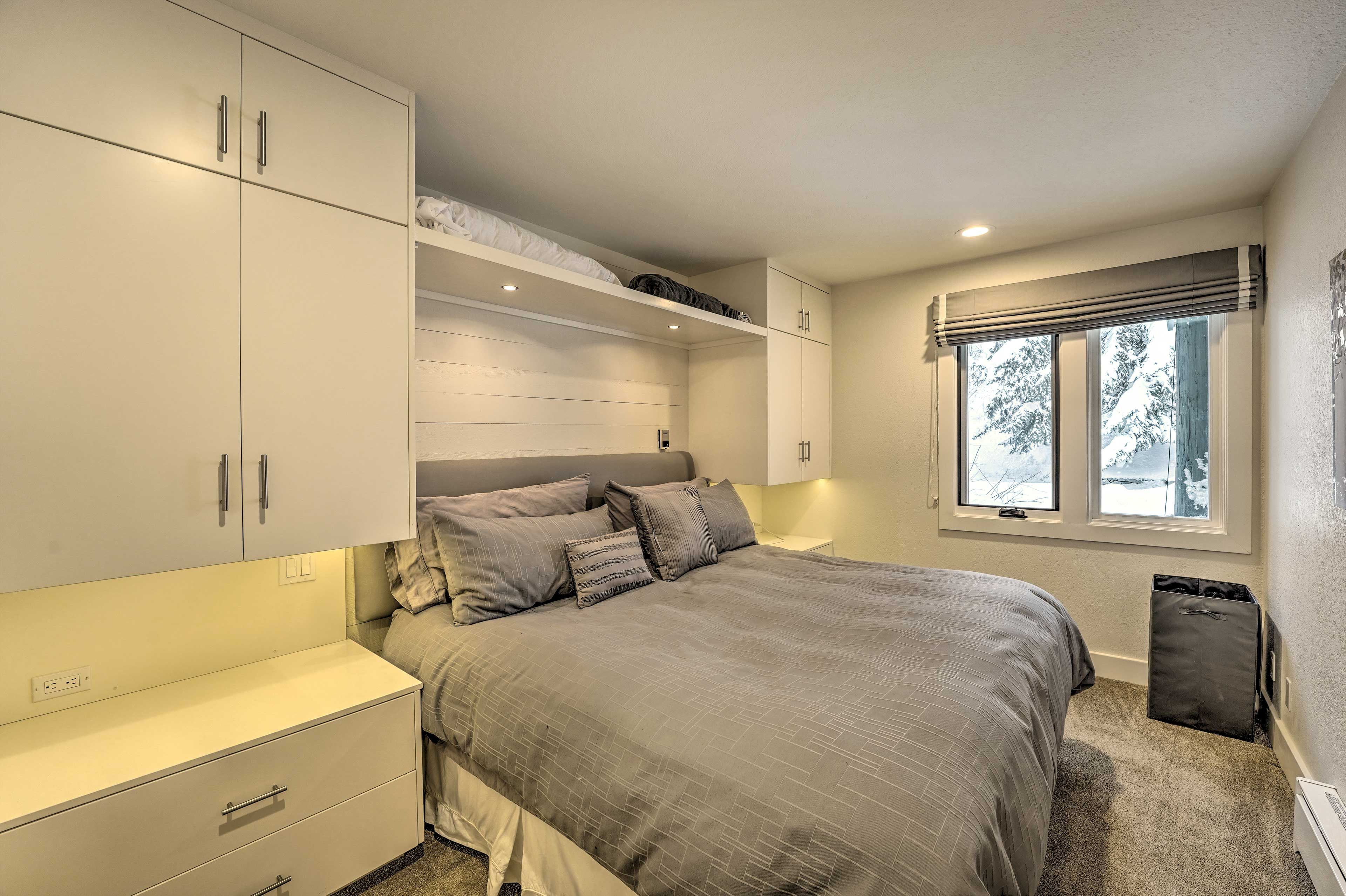 Bedroom 1 | King Bed
