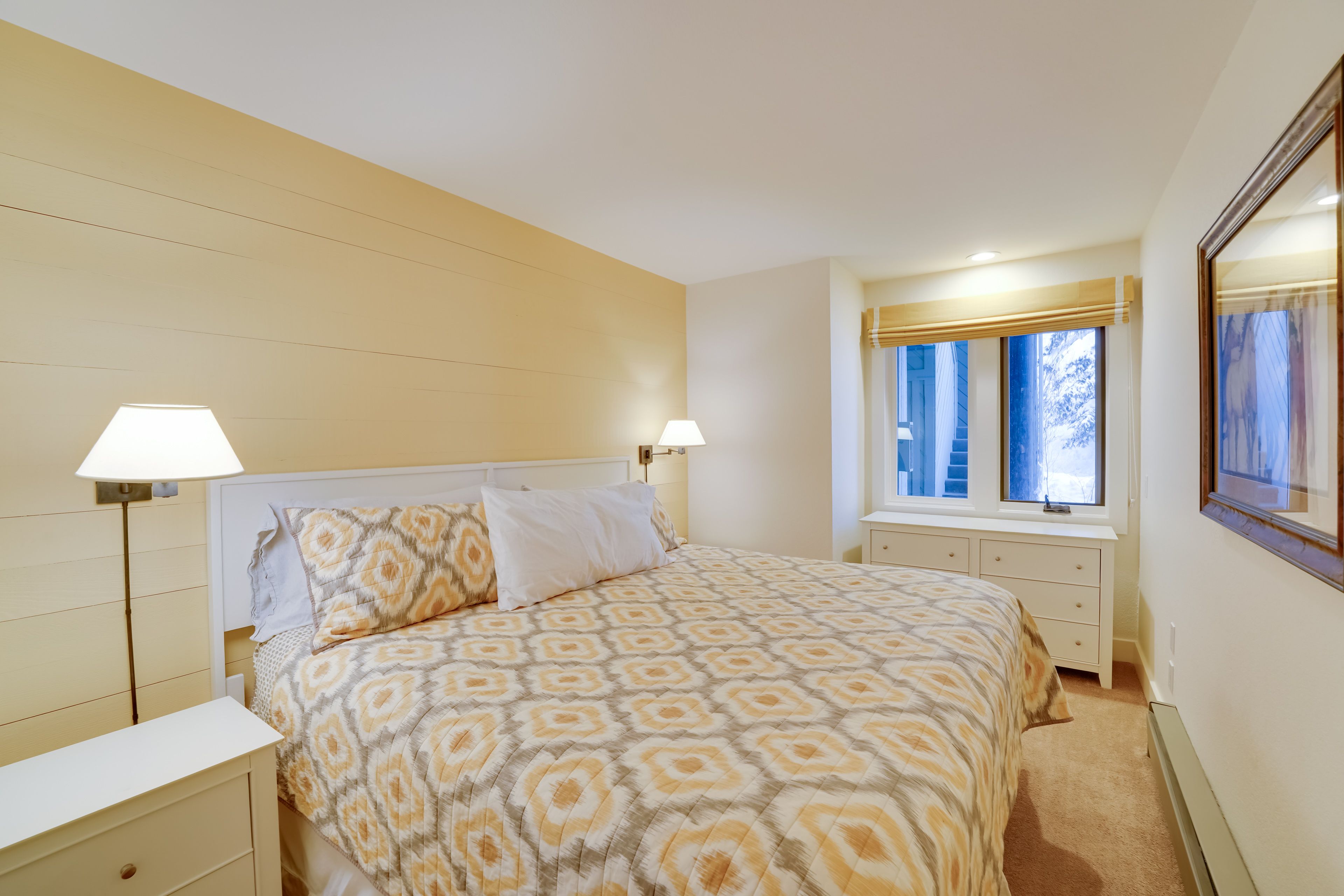 Bedroom 2 | King Bed