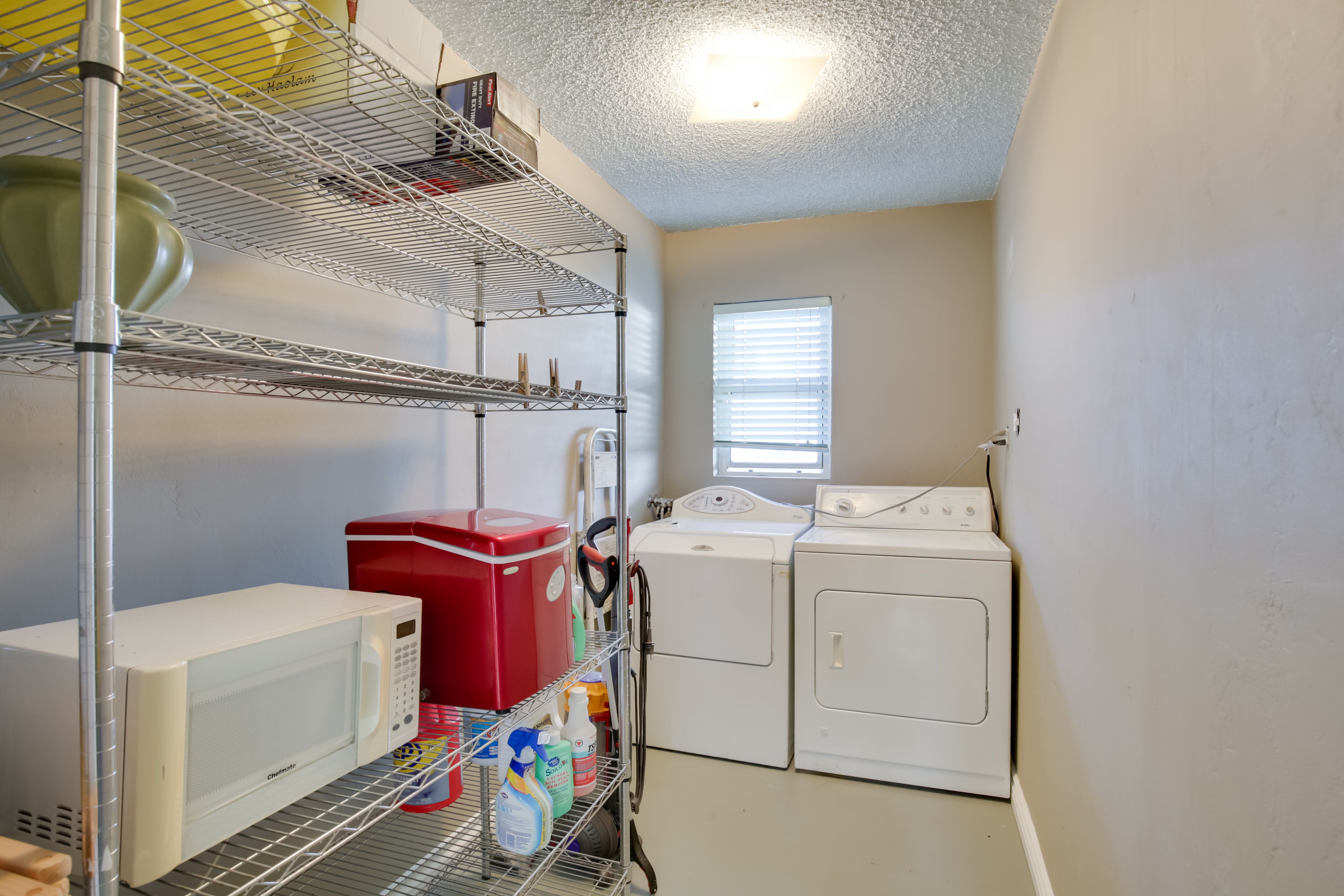 Laundry Room | Washer & Dryer