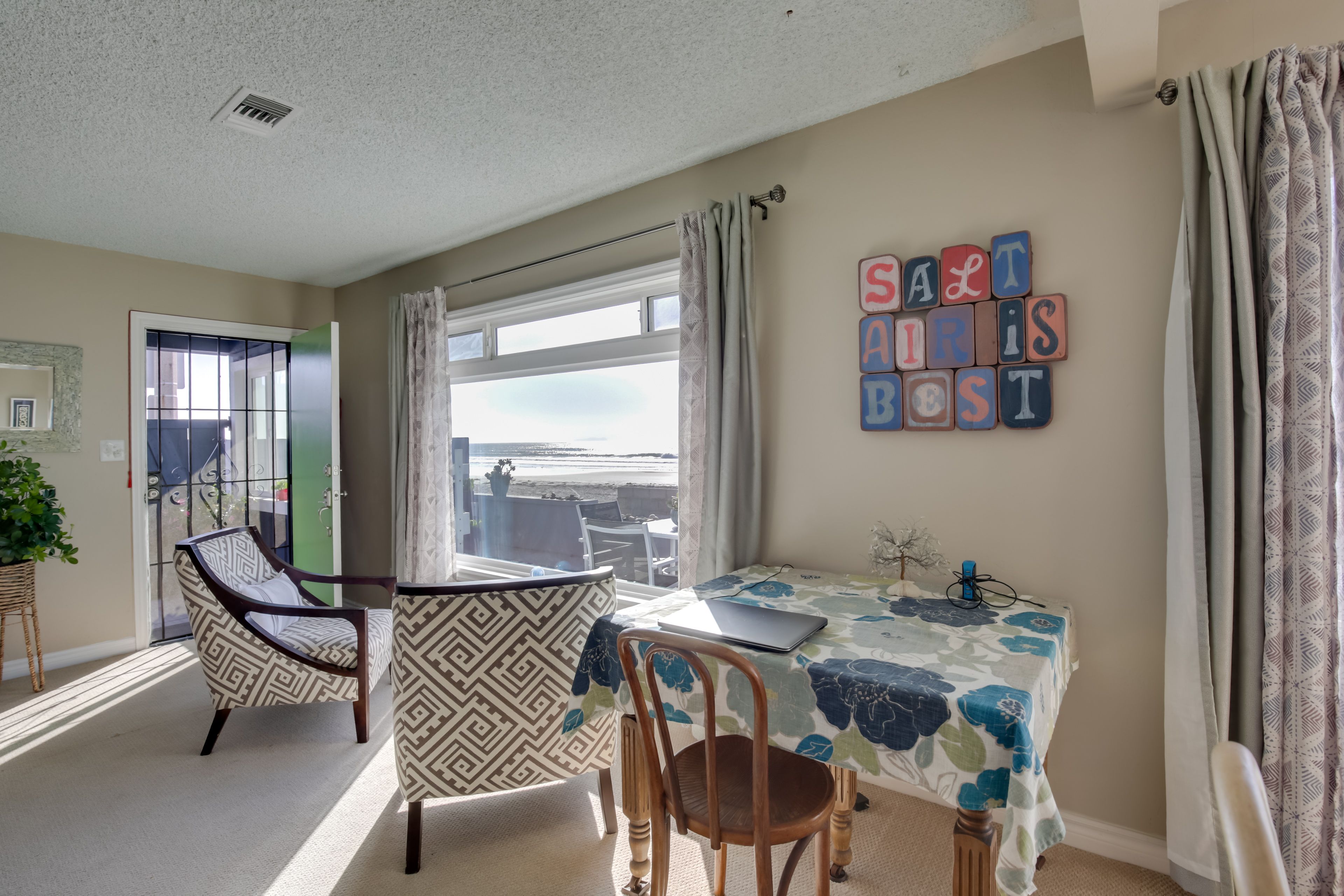 Sitting Area | Laptop-Friendly Workspace