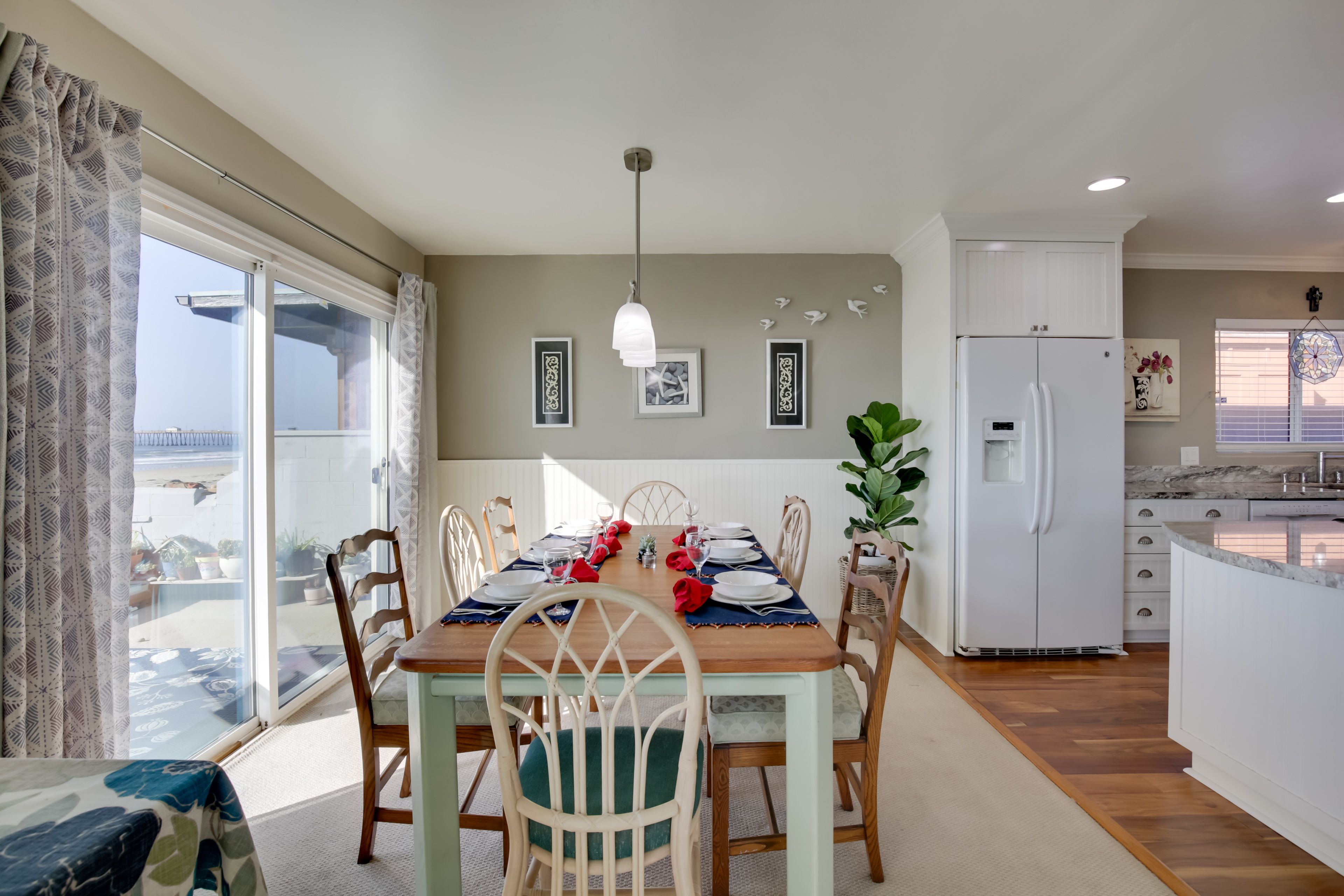 Dining Area | Dishes & Flatware Provided