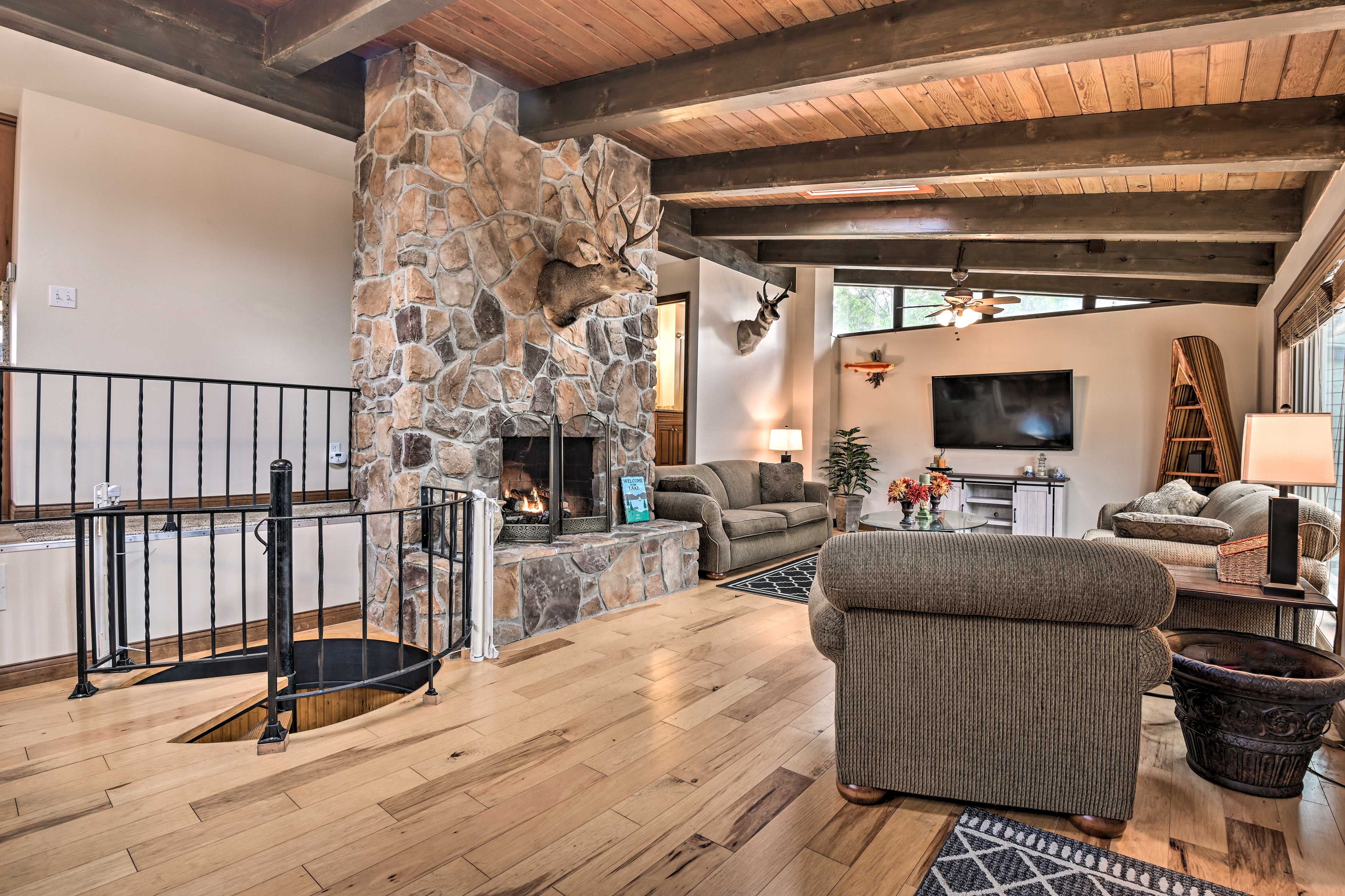 Living Room | Gas Fireplace | Smart TV
