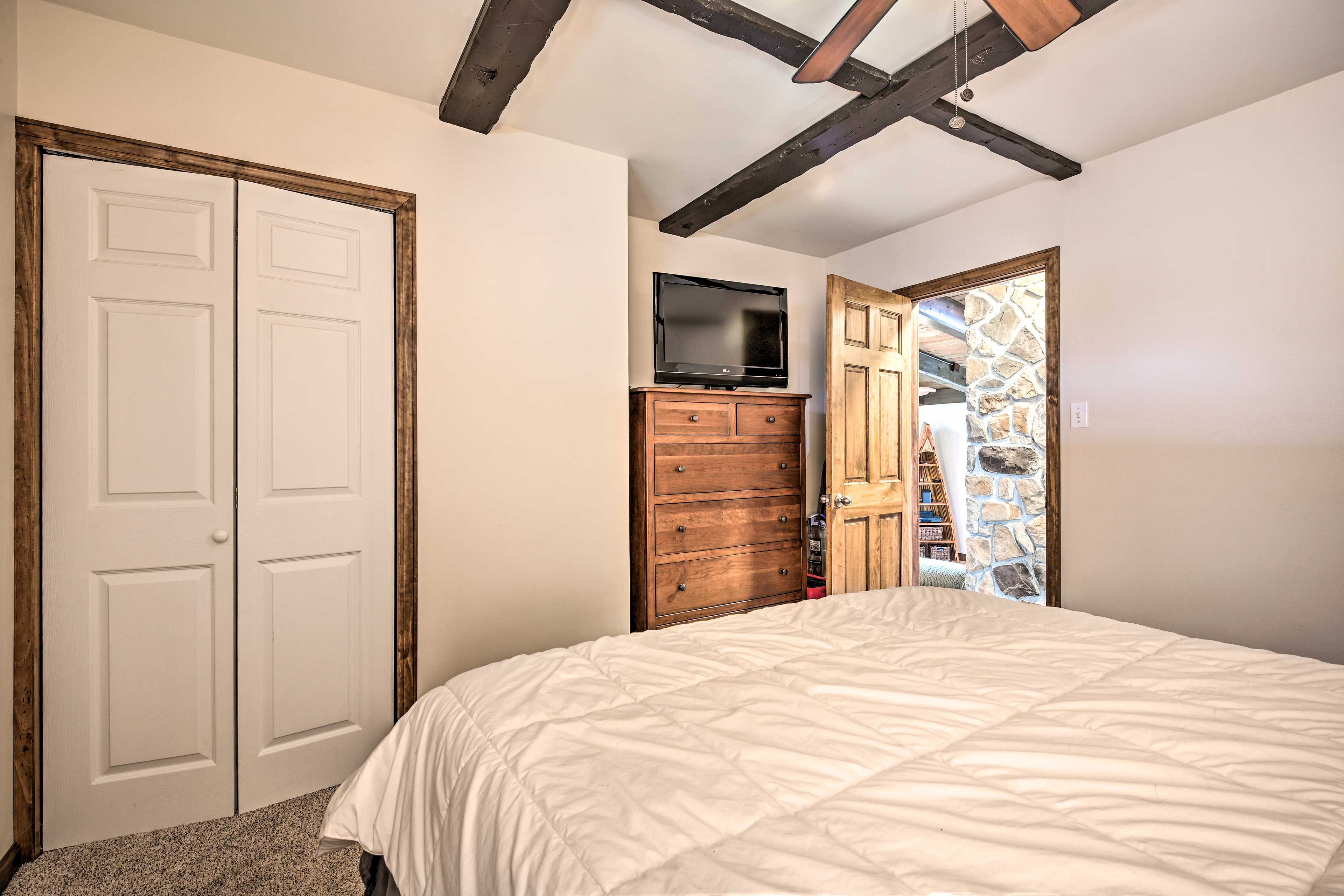 Bedroom 1 | Linens Provided | Main Floor