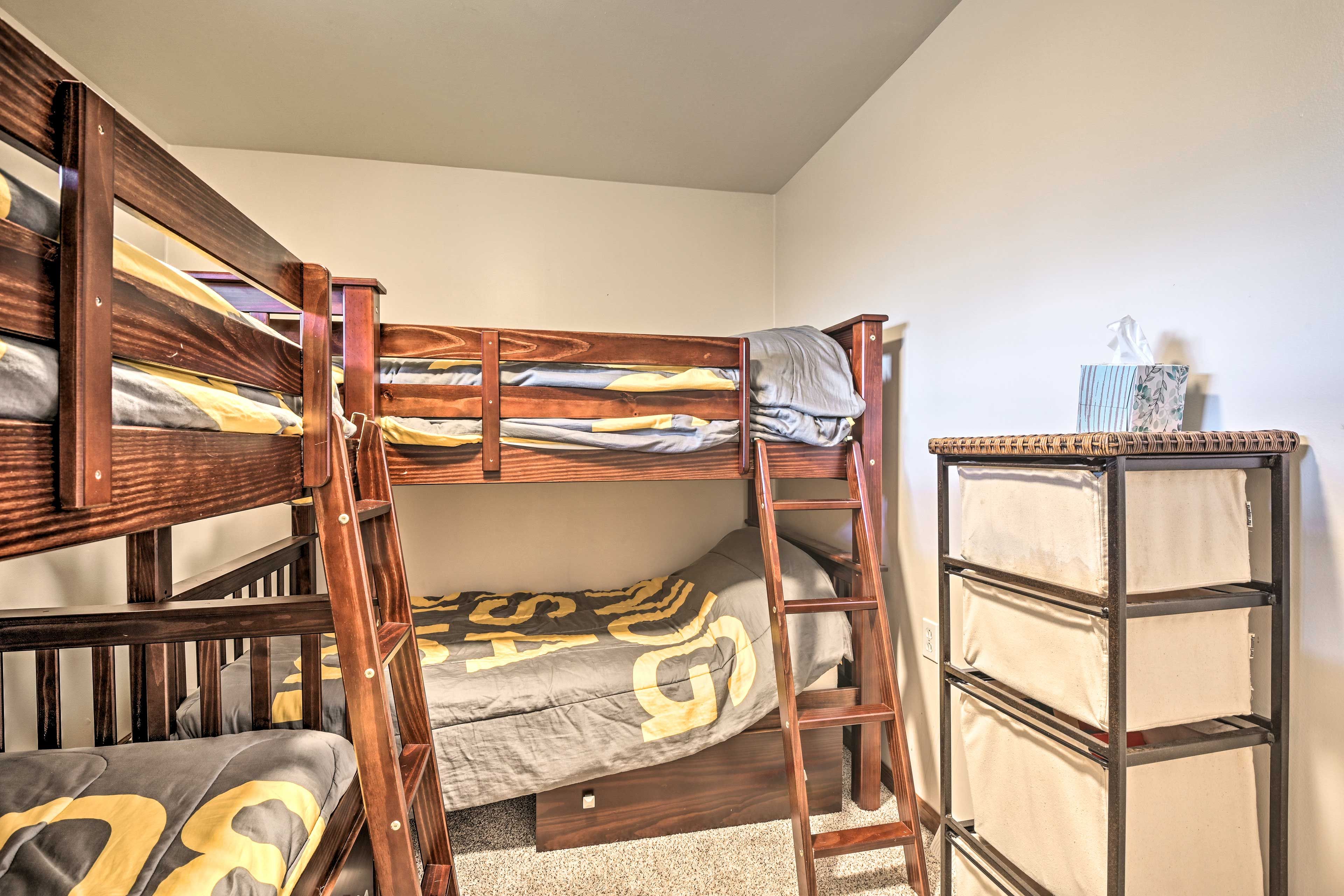 Bedroom 2 | Main Floor