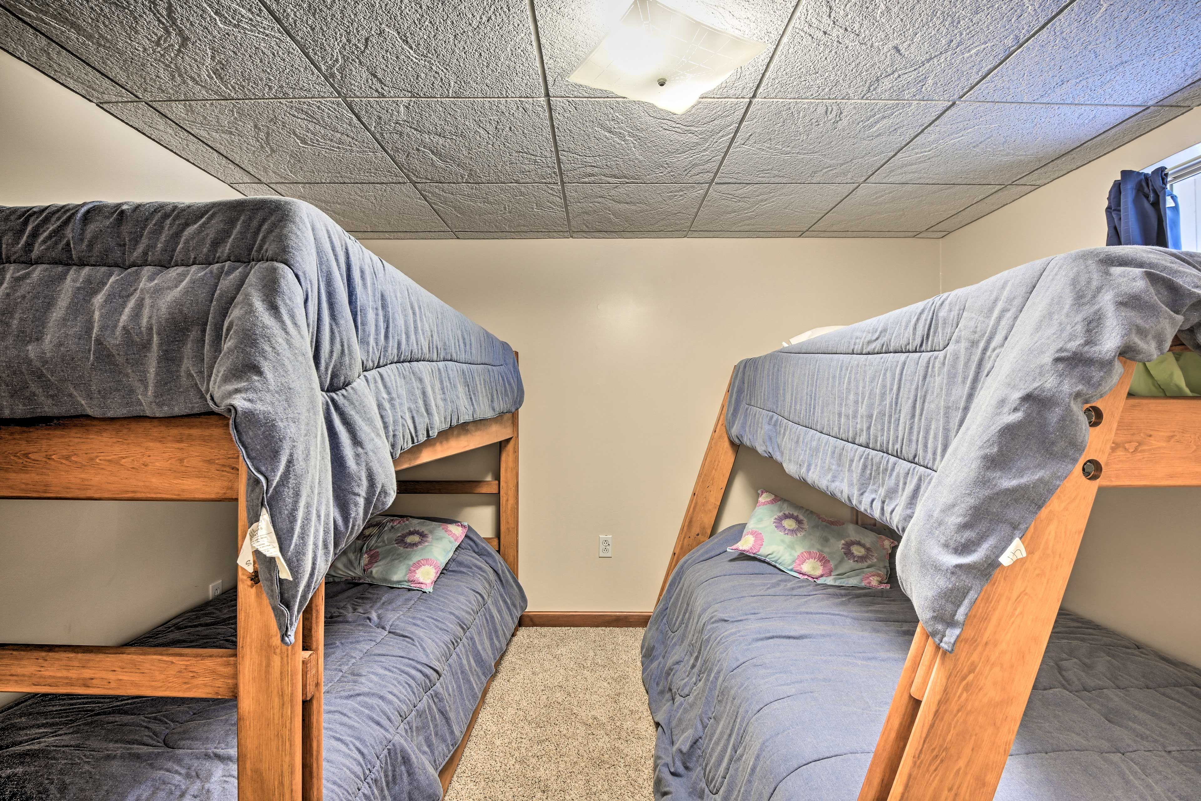 Bedroom 3 | Twin Bunk Bed | Twin/Full Bunk Bed