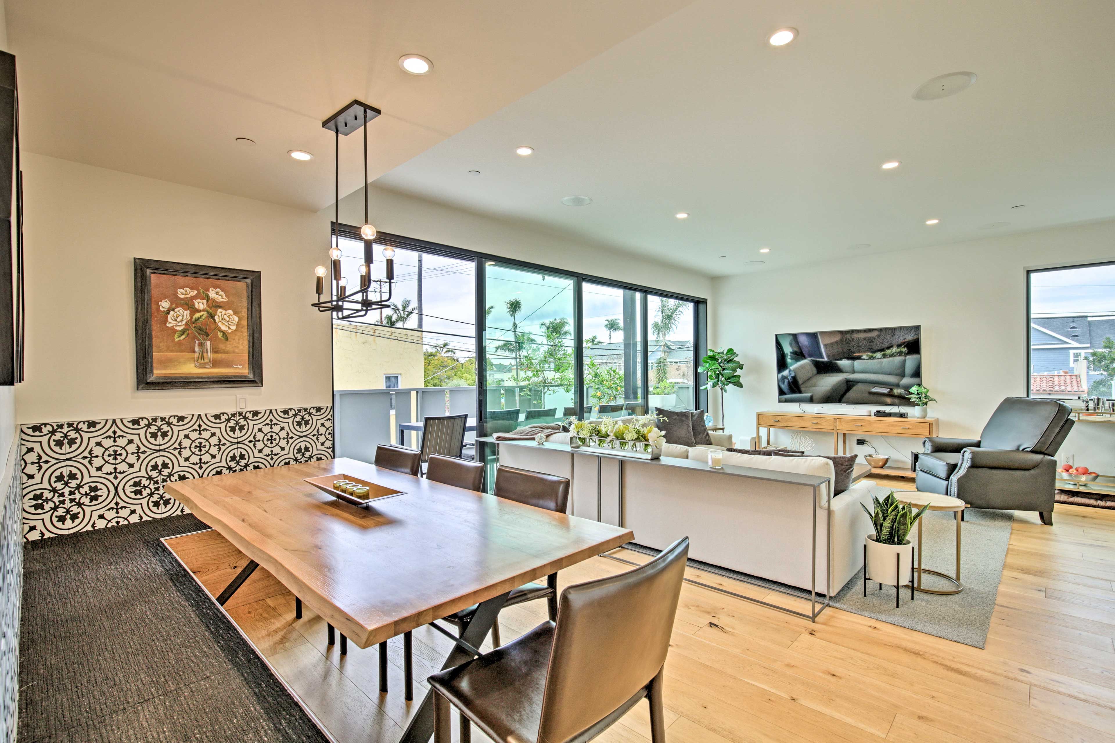 Dining Area | Complimentary Spices