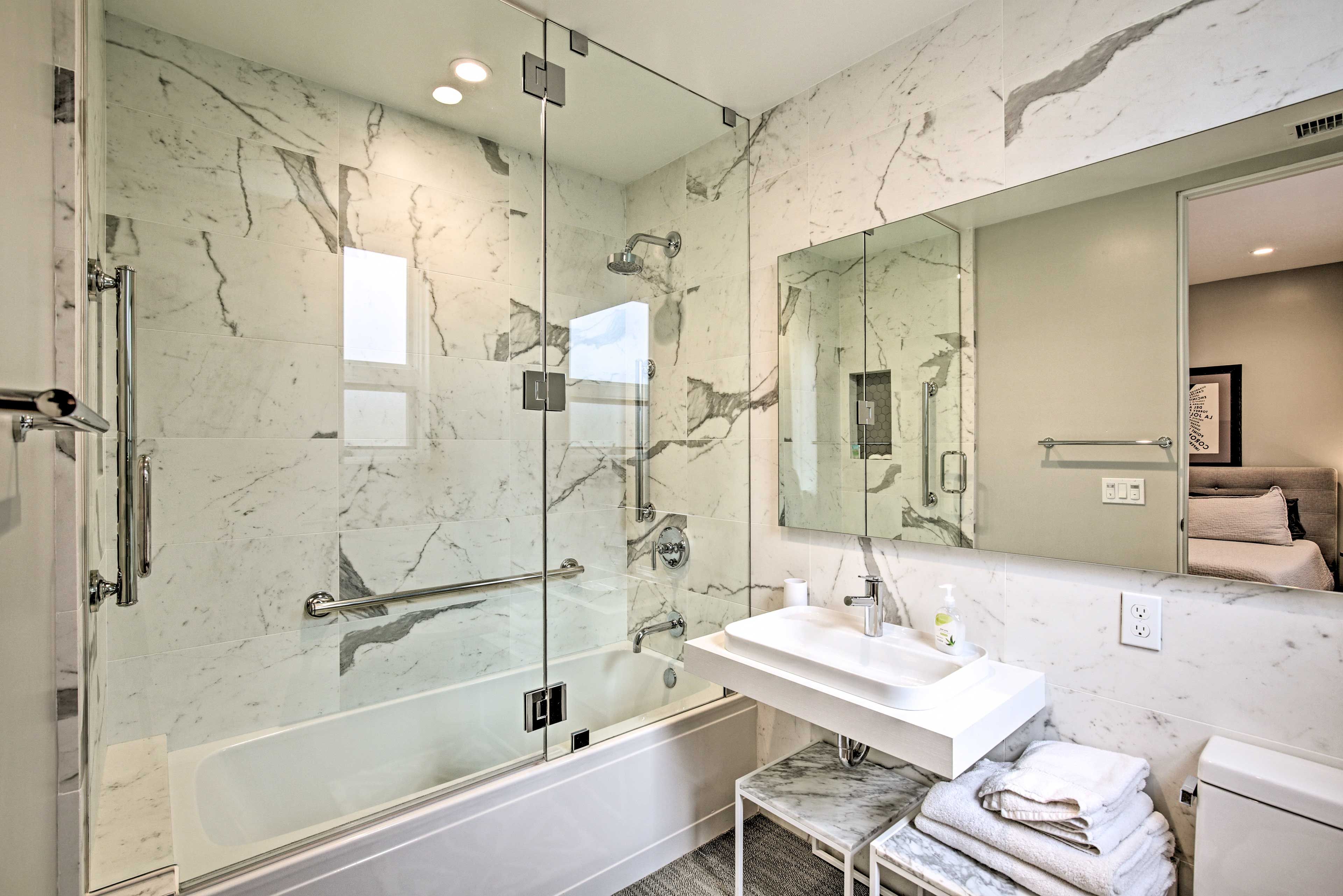 En-Suite Bathroom | Complimentary Toiletries | Towels Provided