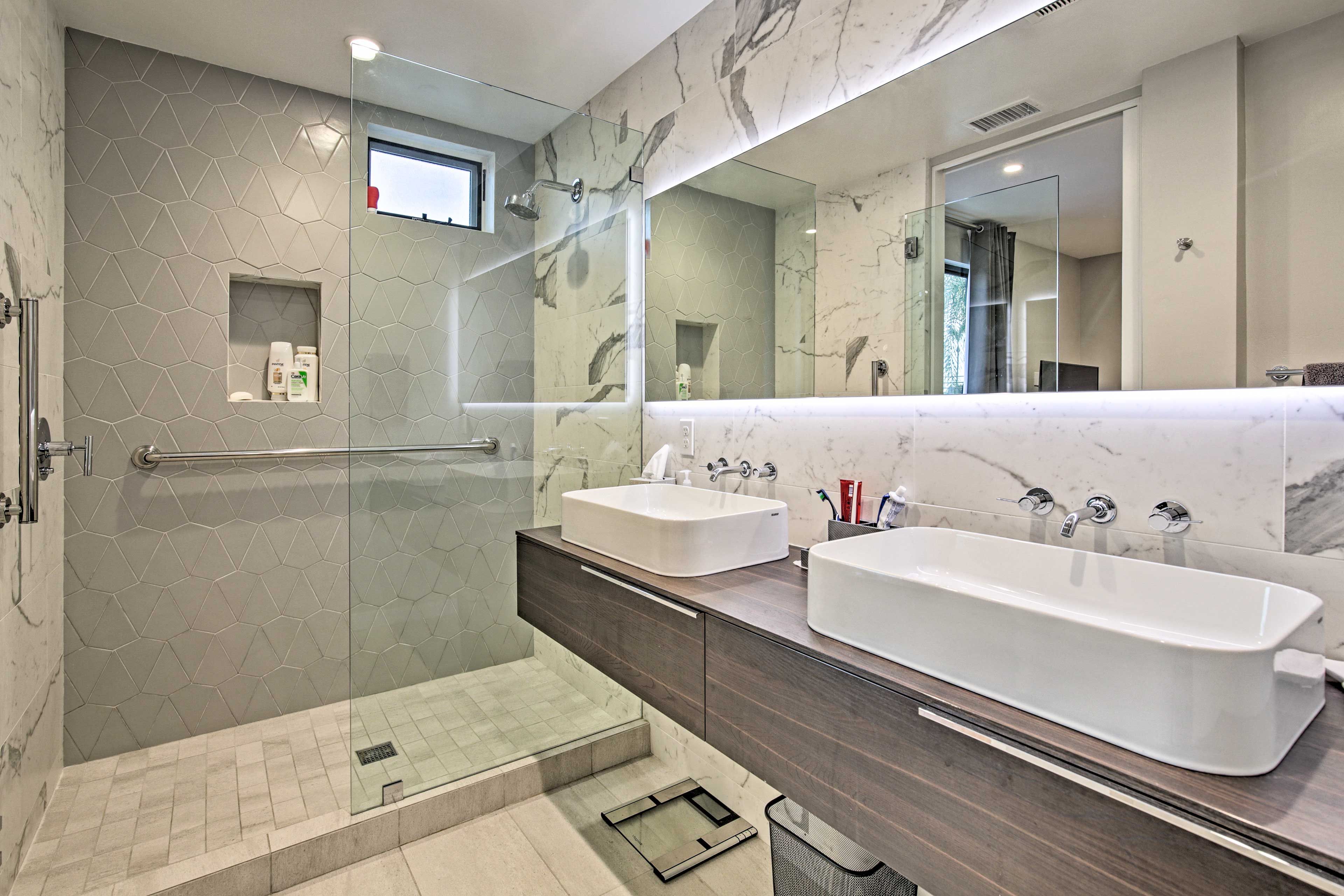 En-Suite Bathroom | Complimentary Toiletries | Towels Provided | Hair Dryer