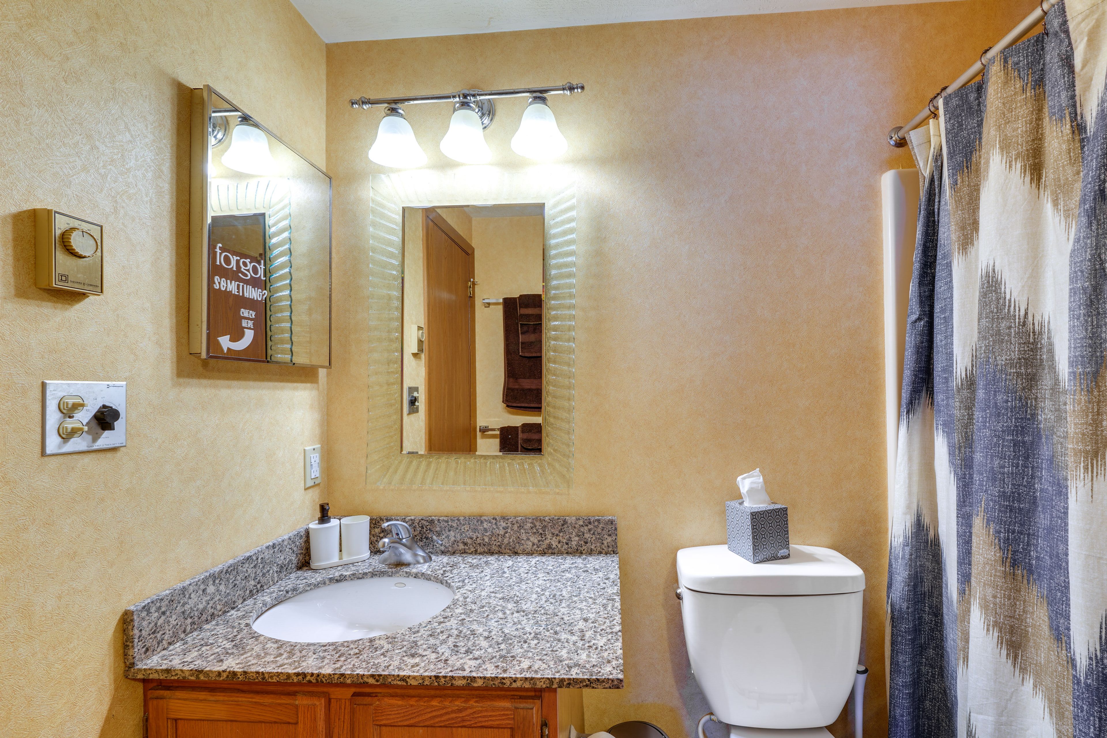 Full Bathroom | Towels Provided | Hair Dryer